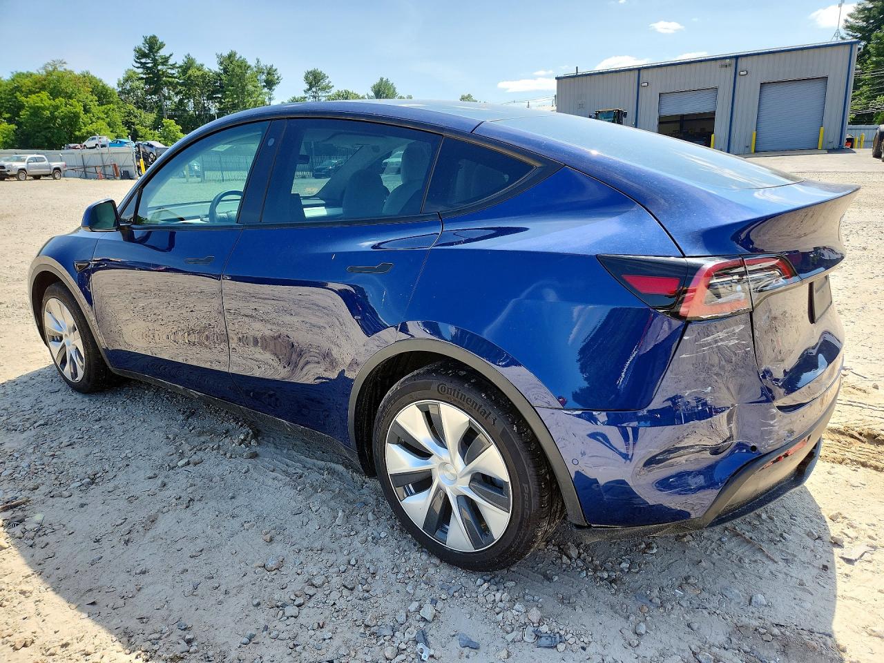 2022 Tesla Model Y Blue vin: 7SAYGDEE0NF368250