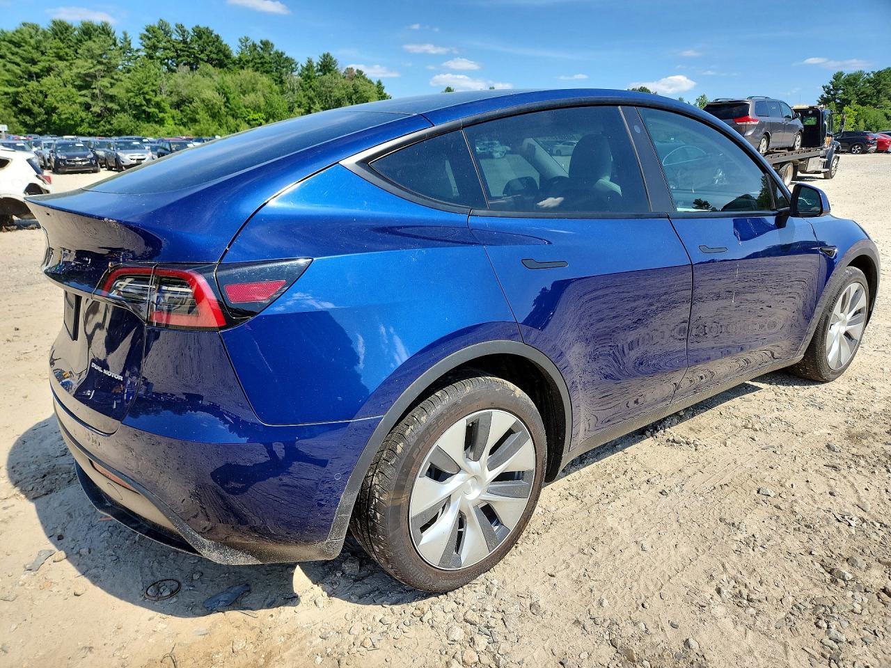 2022 Tesla Model Y Blue vin: 7SAYGDEE0NF368250