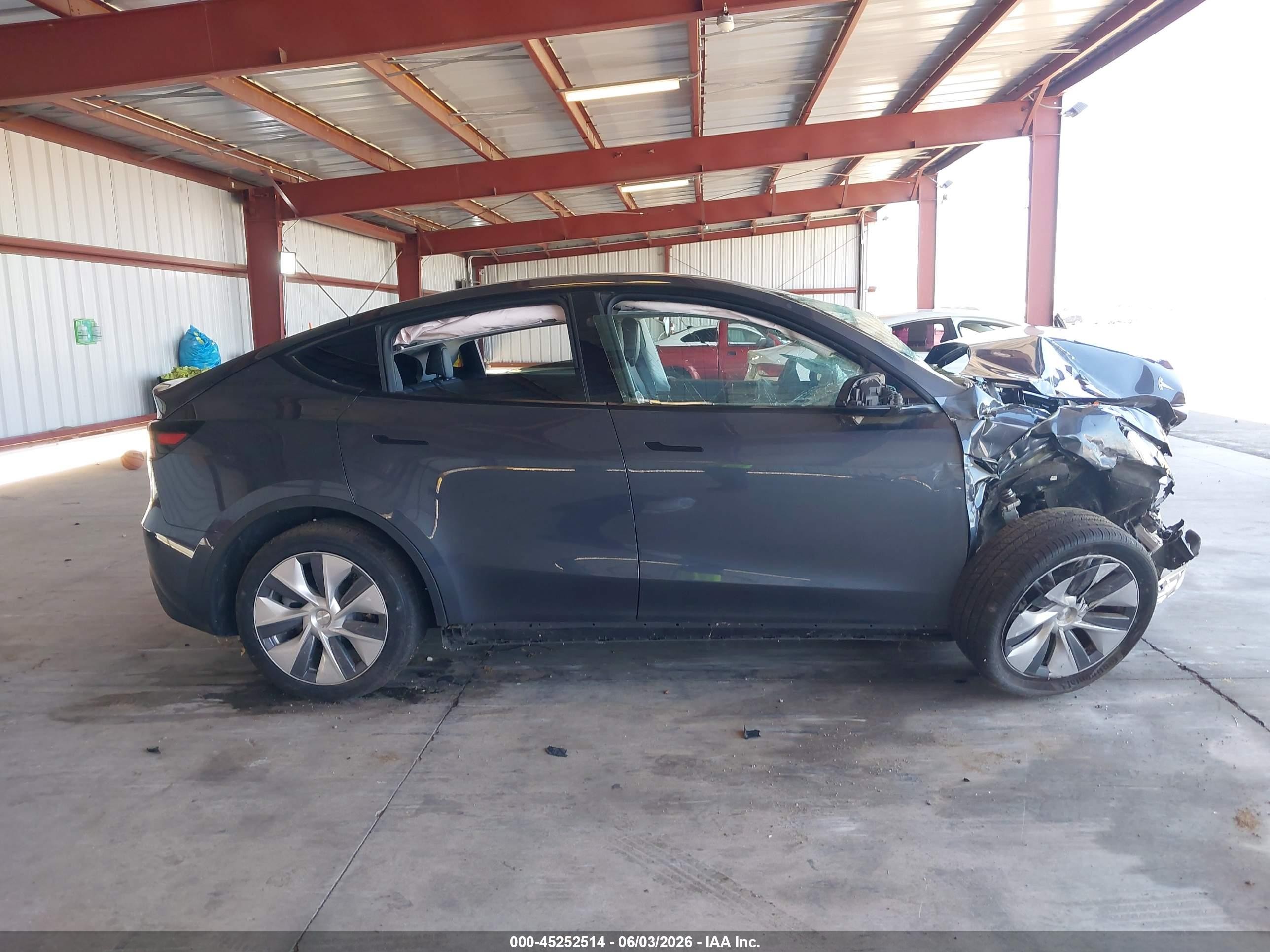 2023 Tesla Model Y Awd/long Range Dual Motor All-wheel Drive Gray vin: 7SAYGDEE0PF904648