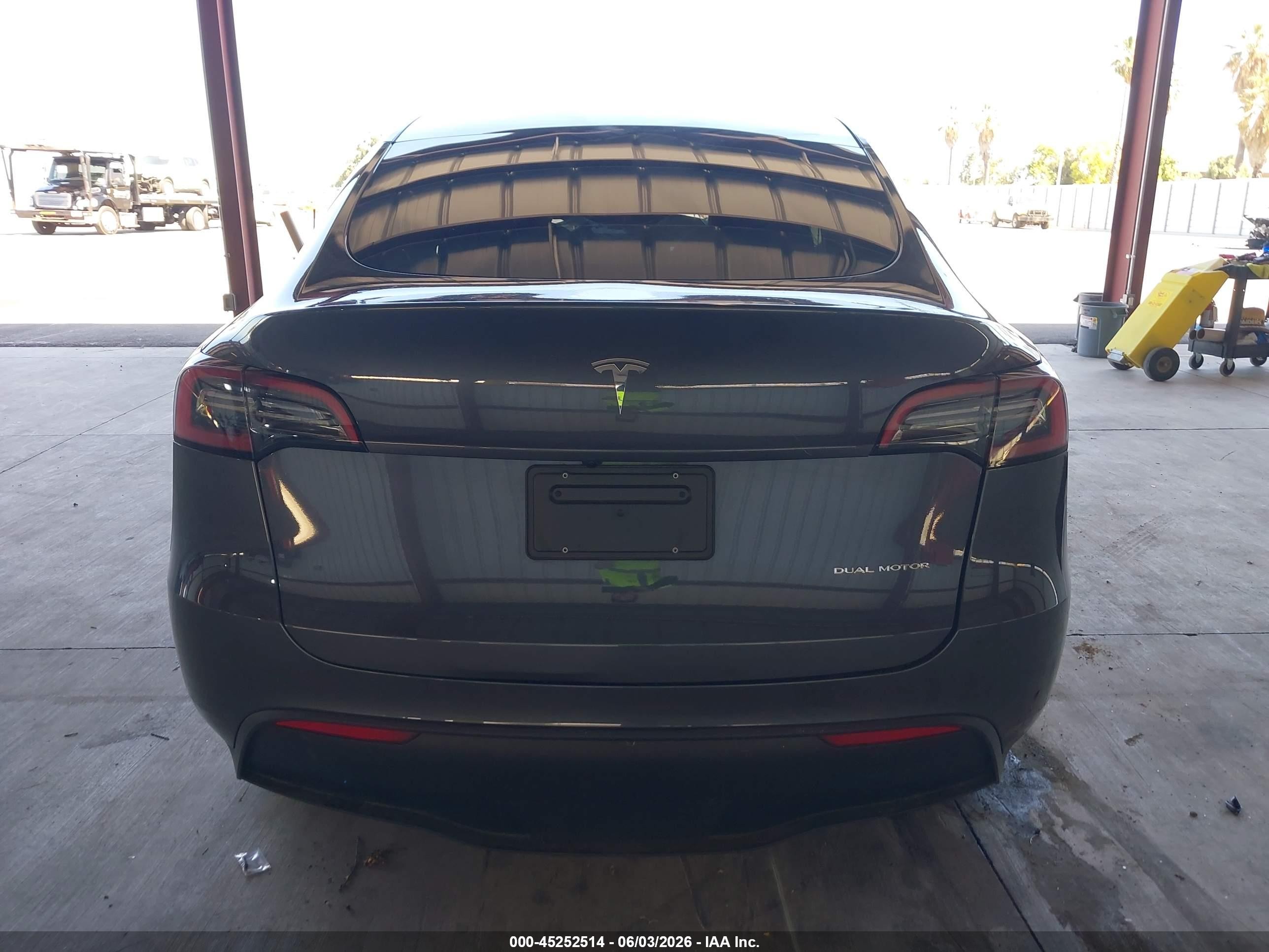 2023 Tesla Model Y Awd/long Range Dual Motor All-wheel Drive Gray vin: 7SAYGDEE0PF904648