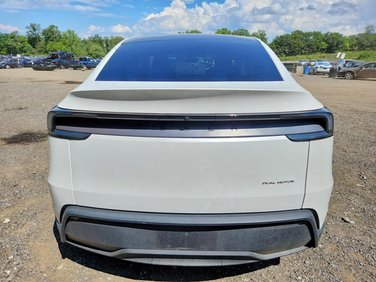 2026 Tesla Model Y Белый vin: 7SAYGDEE0TA448500