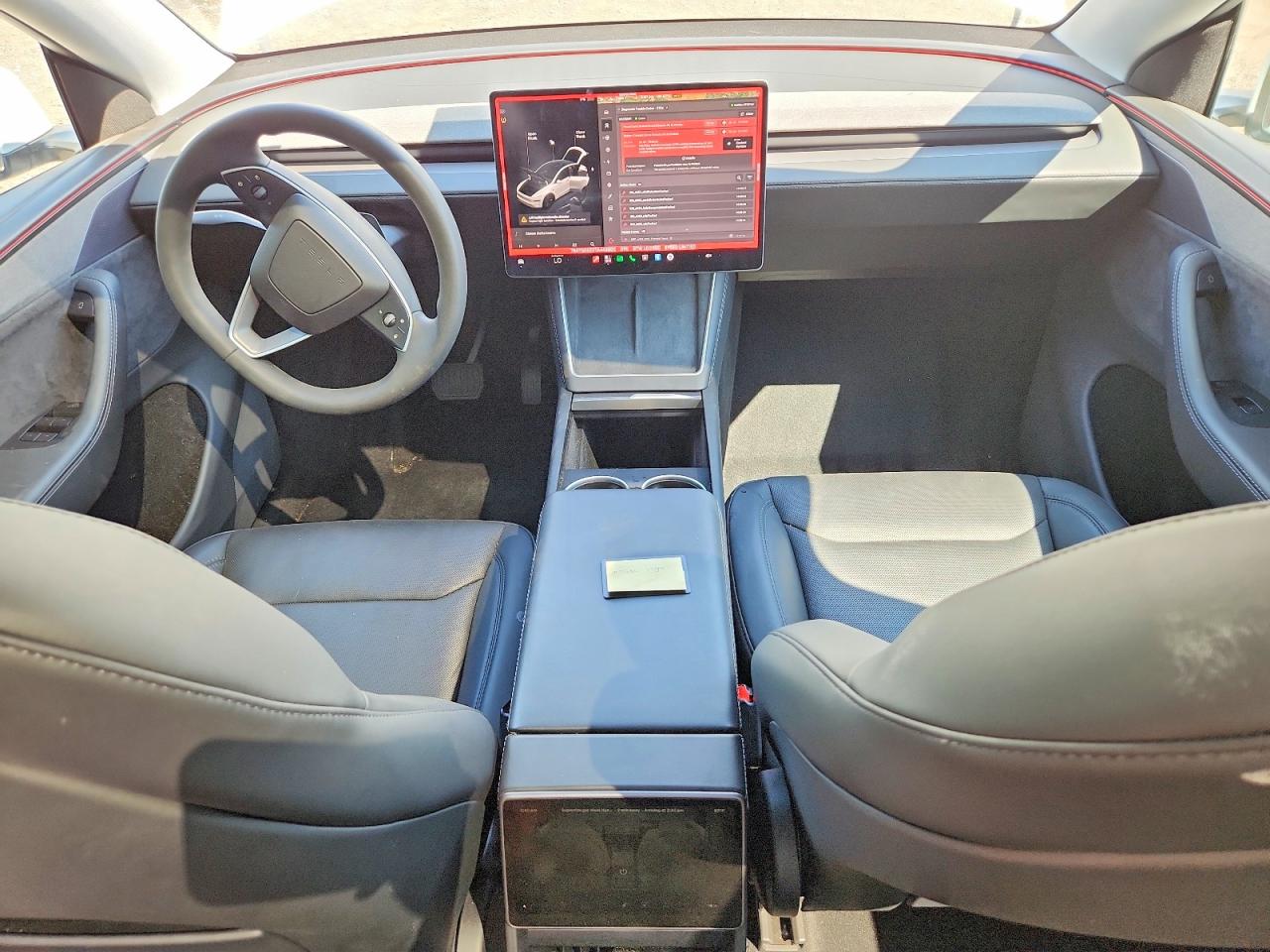 2026 Tesla Model Y Белый vin: 7SAYGDEE0TA448500