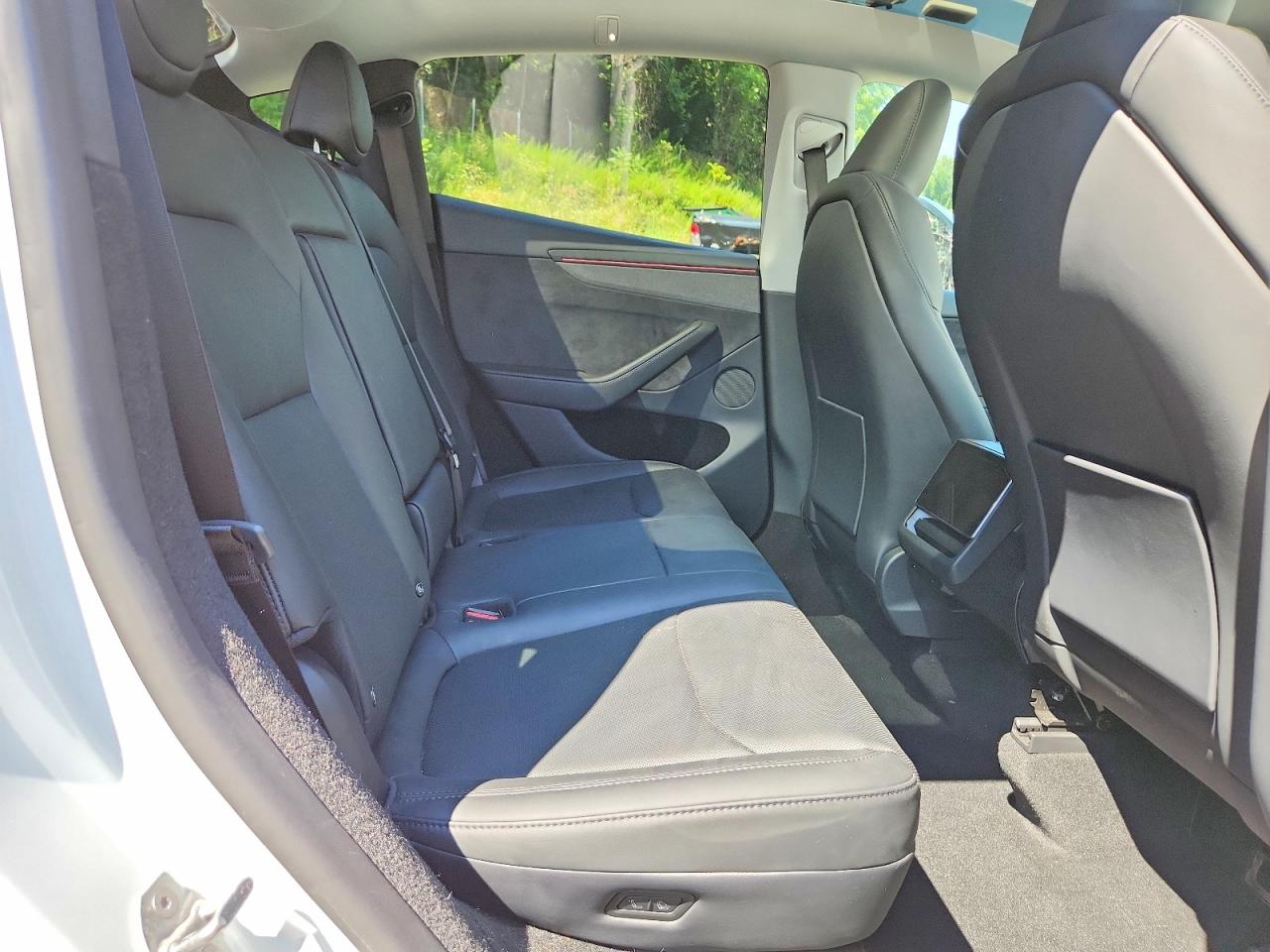 2026 Tesla Model Y Белый vin: 7SAYGDEE0TA448500