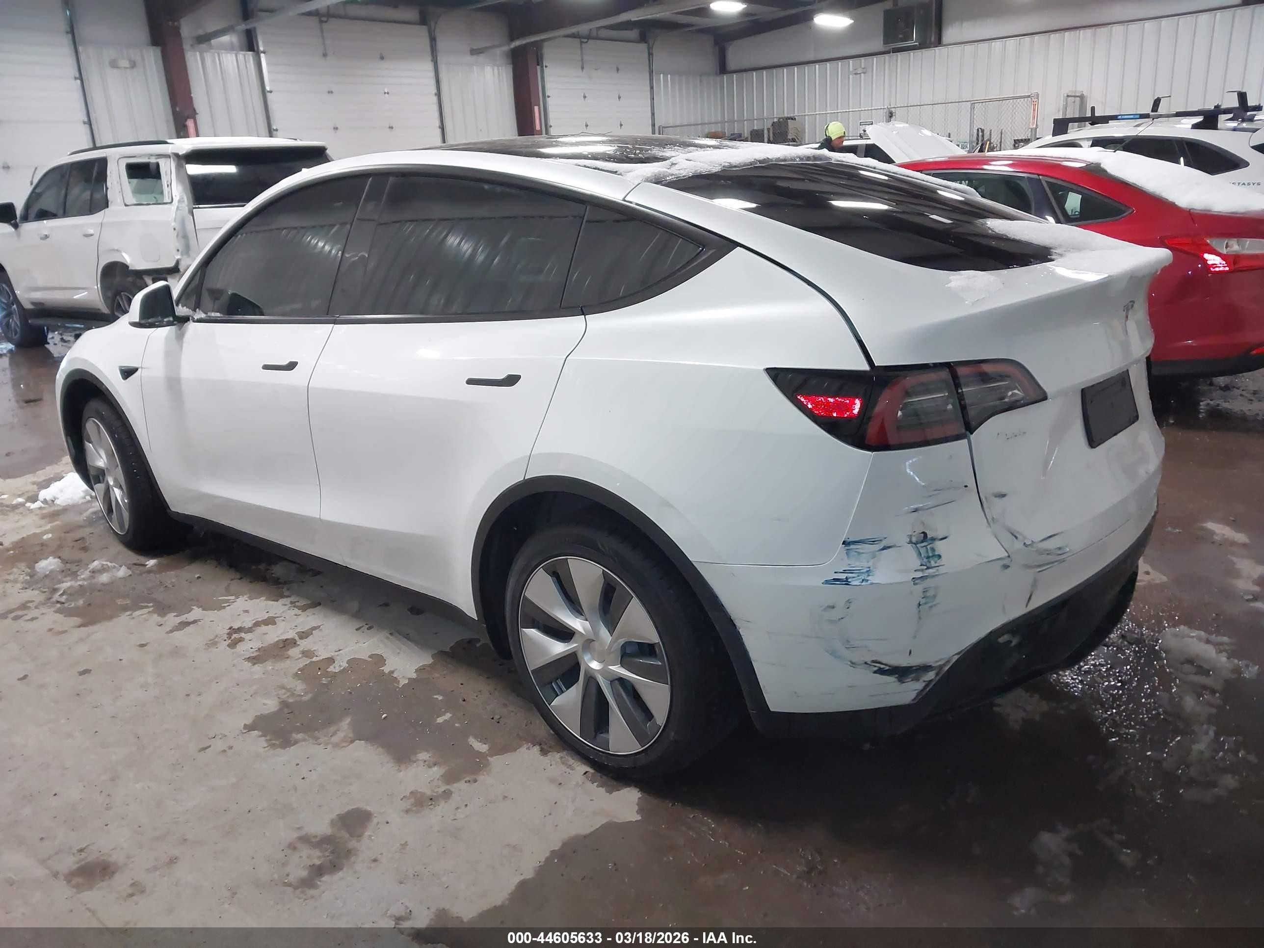 2023 Tesla Model Y Awd/long Range Dual Motor All-wheel Drive White vin: 7SAYGDEE1PA098672