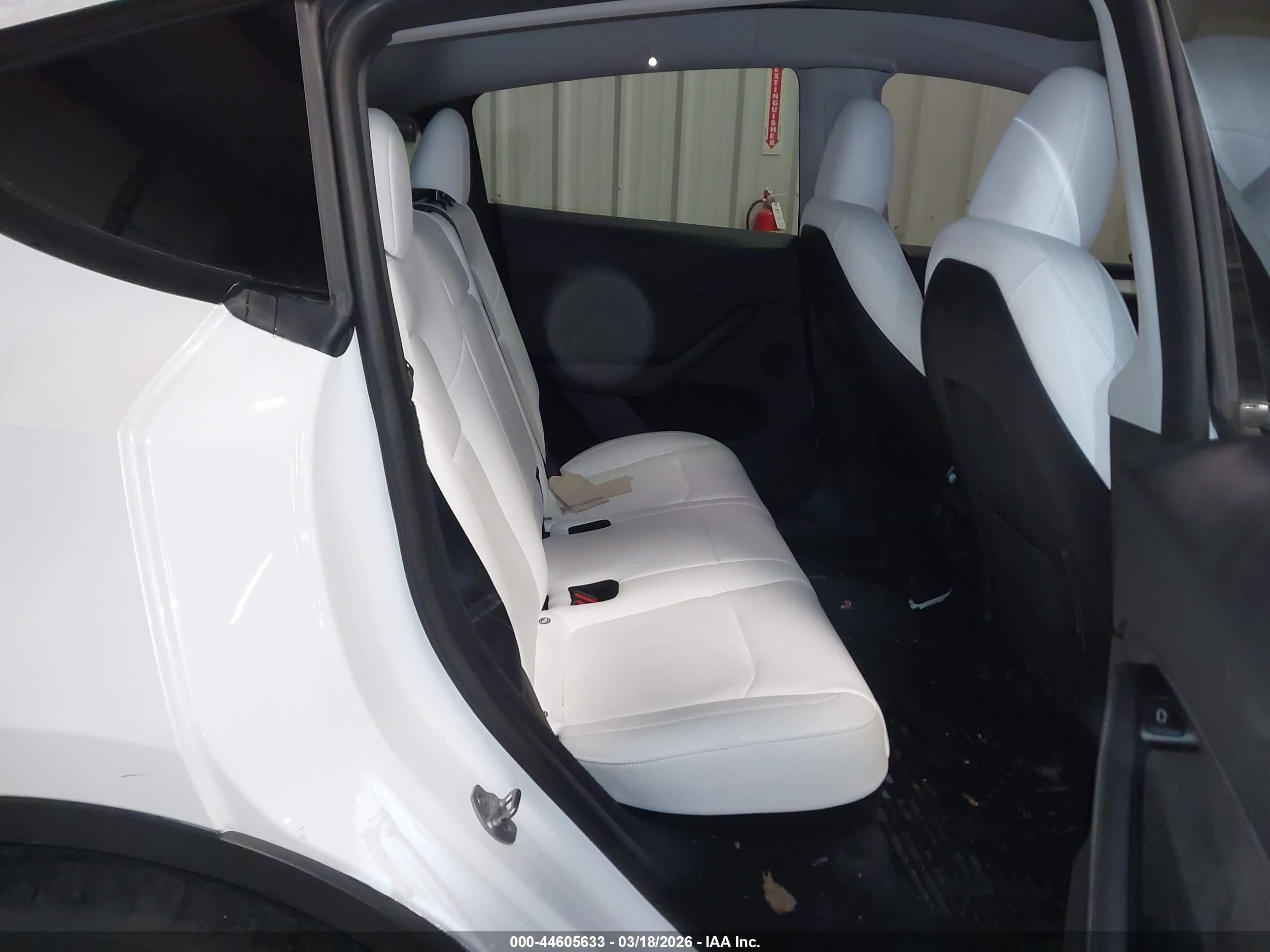 2023 Tesla Model Y Awd/long Range Dual Motor All-wheel Drive White vin: 7SAYGDEE1PA098672