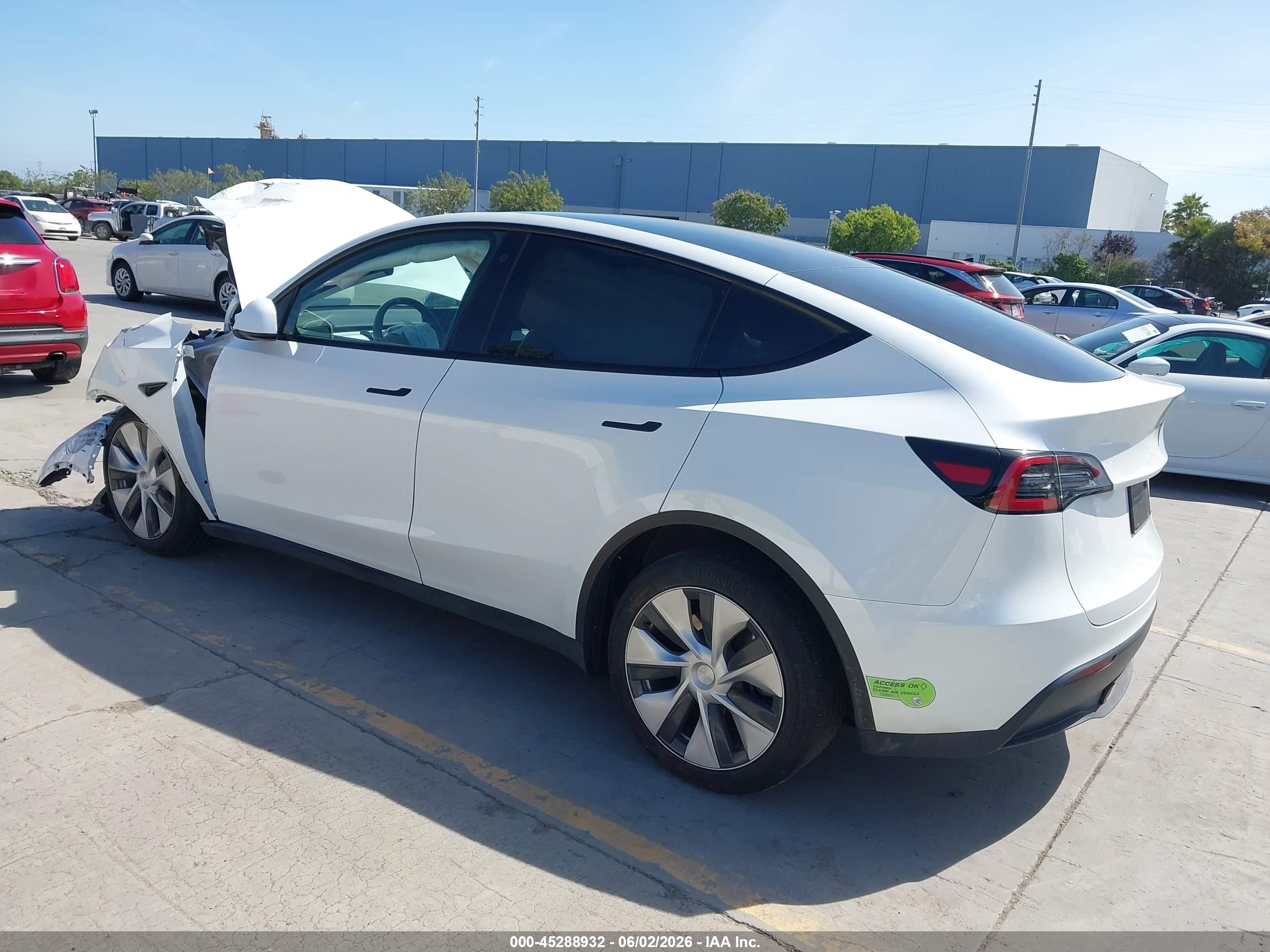 2023 Tesla Model Y Awd/long Range Dual Motor All-wheel Drive White vin: 7SAYGDEE1PF646009