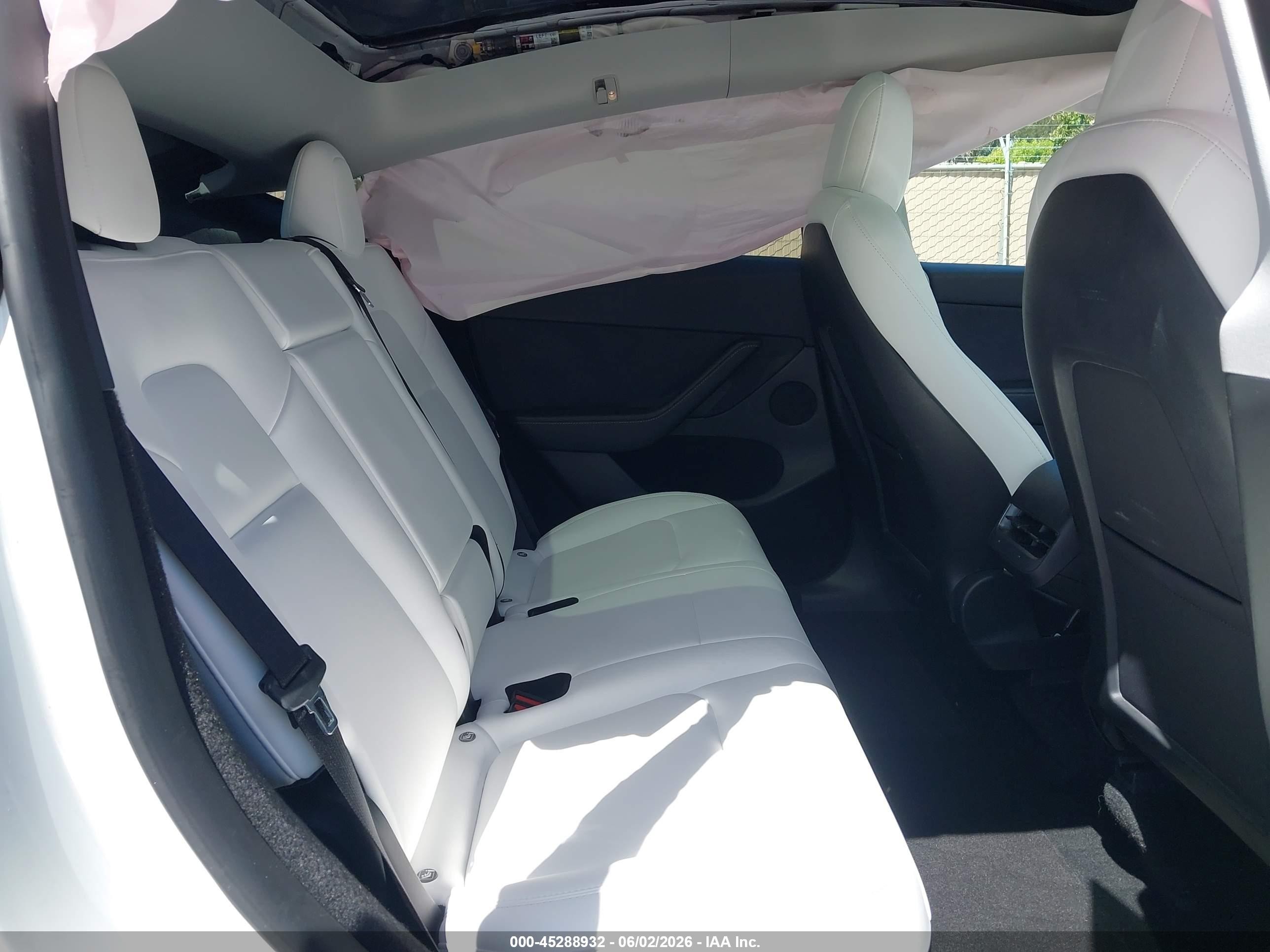 2023 Tesla Model Y Awd/long Range Dual Motor All-wheel Drive White vin: 7SAYGDEE1PF646009