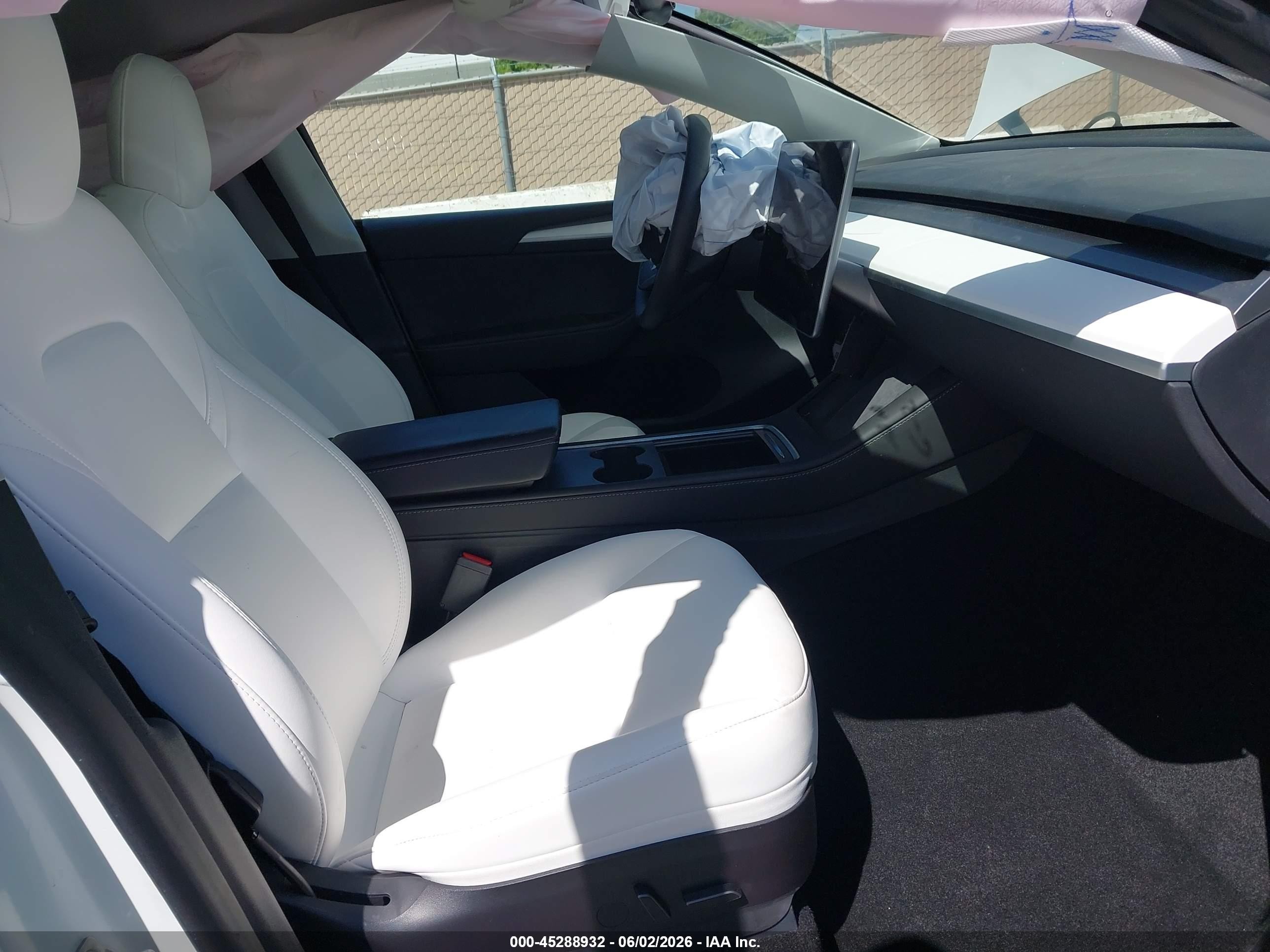 2023 Tesla Model Y Awd/long Range Dual Motor All-wheel Drive White vin: 7SAYGDEE1PF646009
