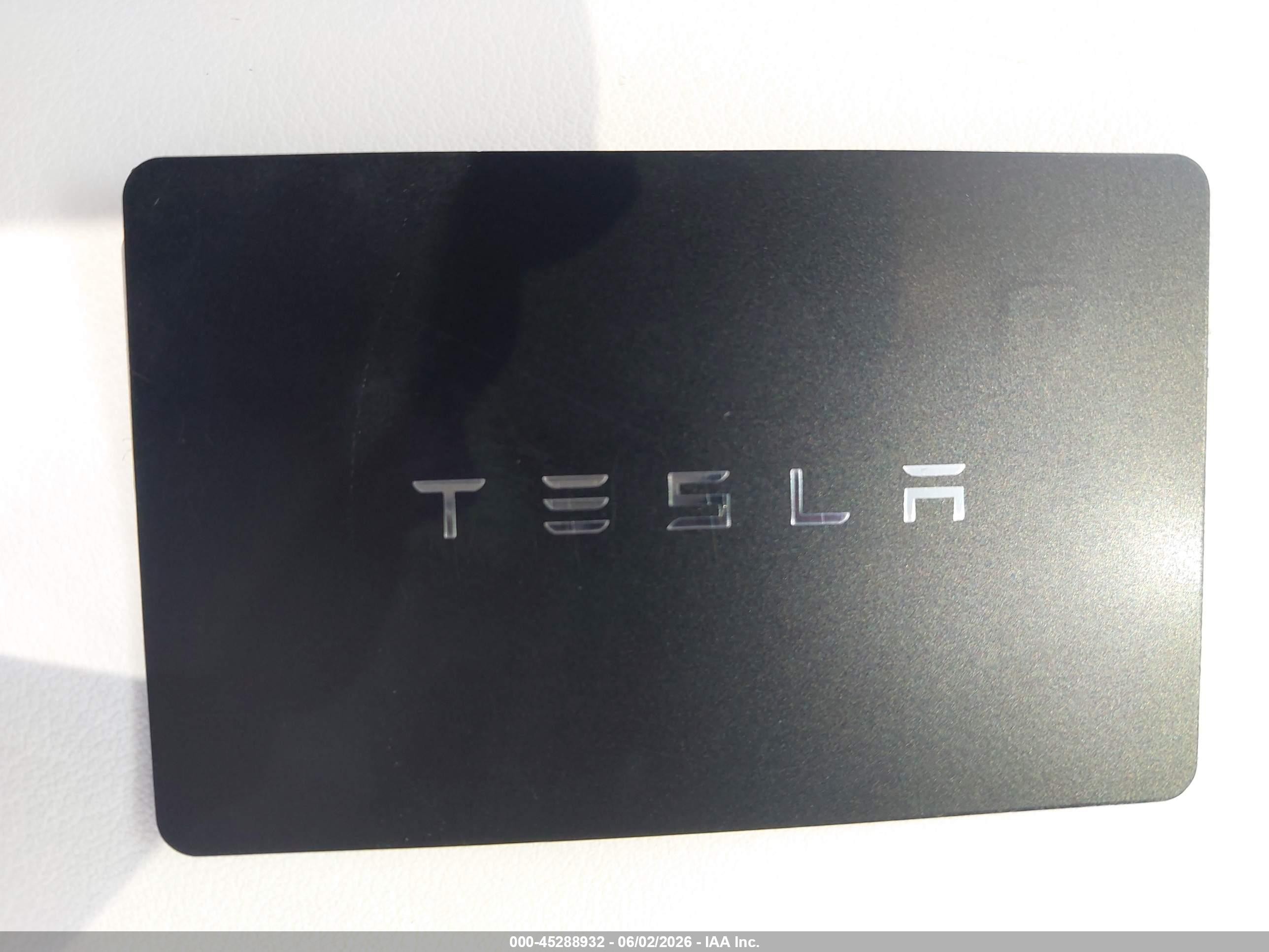 2023 Tesla Model Y Awd/long Range Dual Motor All-wheel Drive White vin: 7SAYGDEE1PF646009