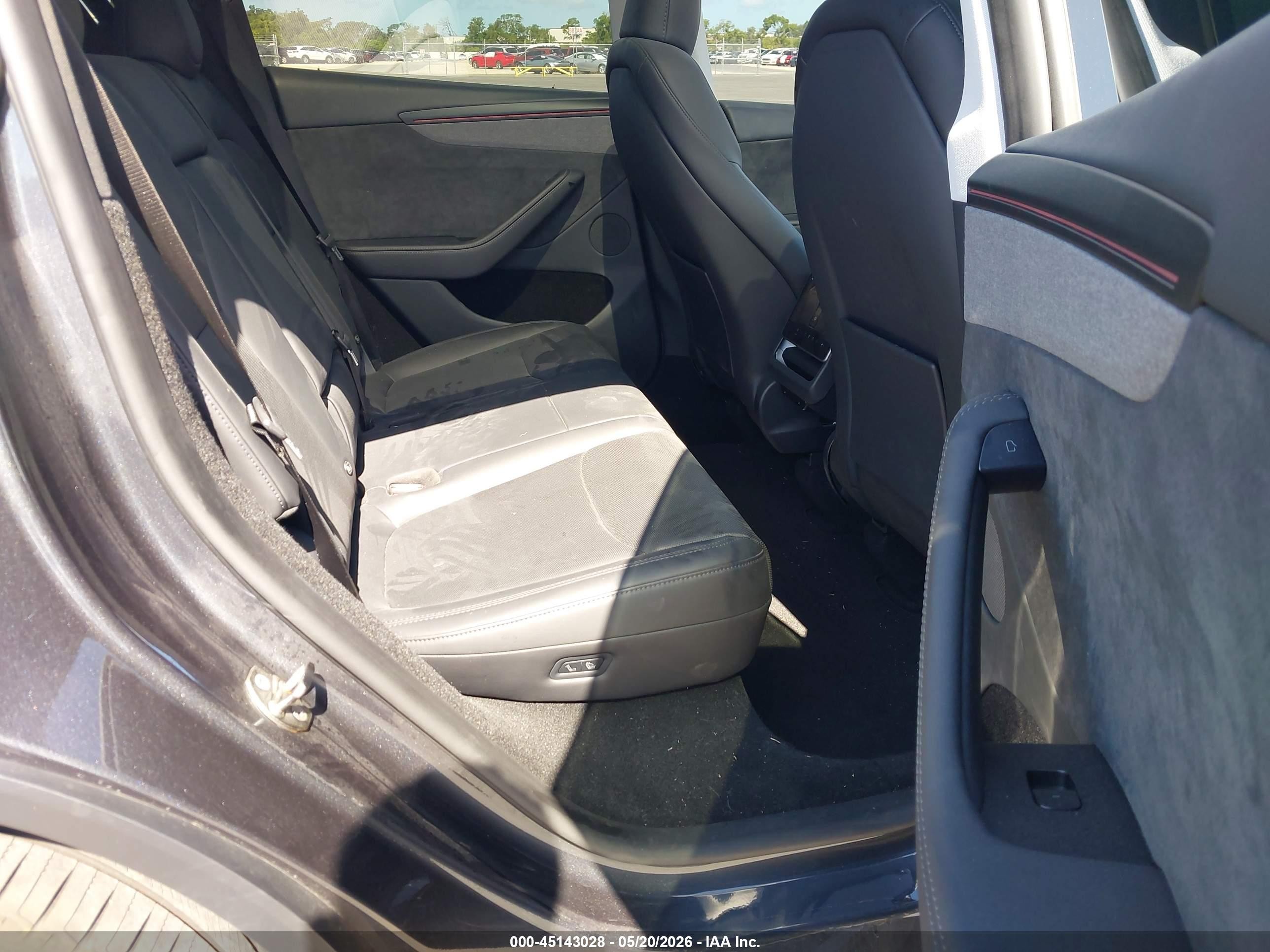 2026 Tesla Model Y All-wheel Drive/long Range Launch Series/premium All-wheel Drive Gray vin: 7SAYGDEE1TA392938