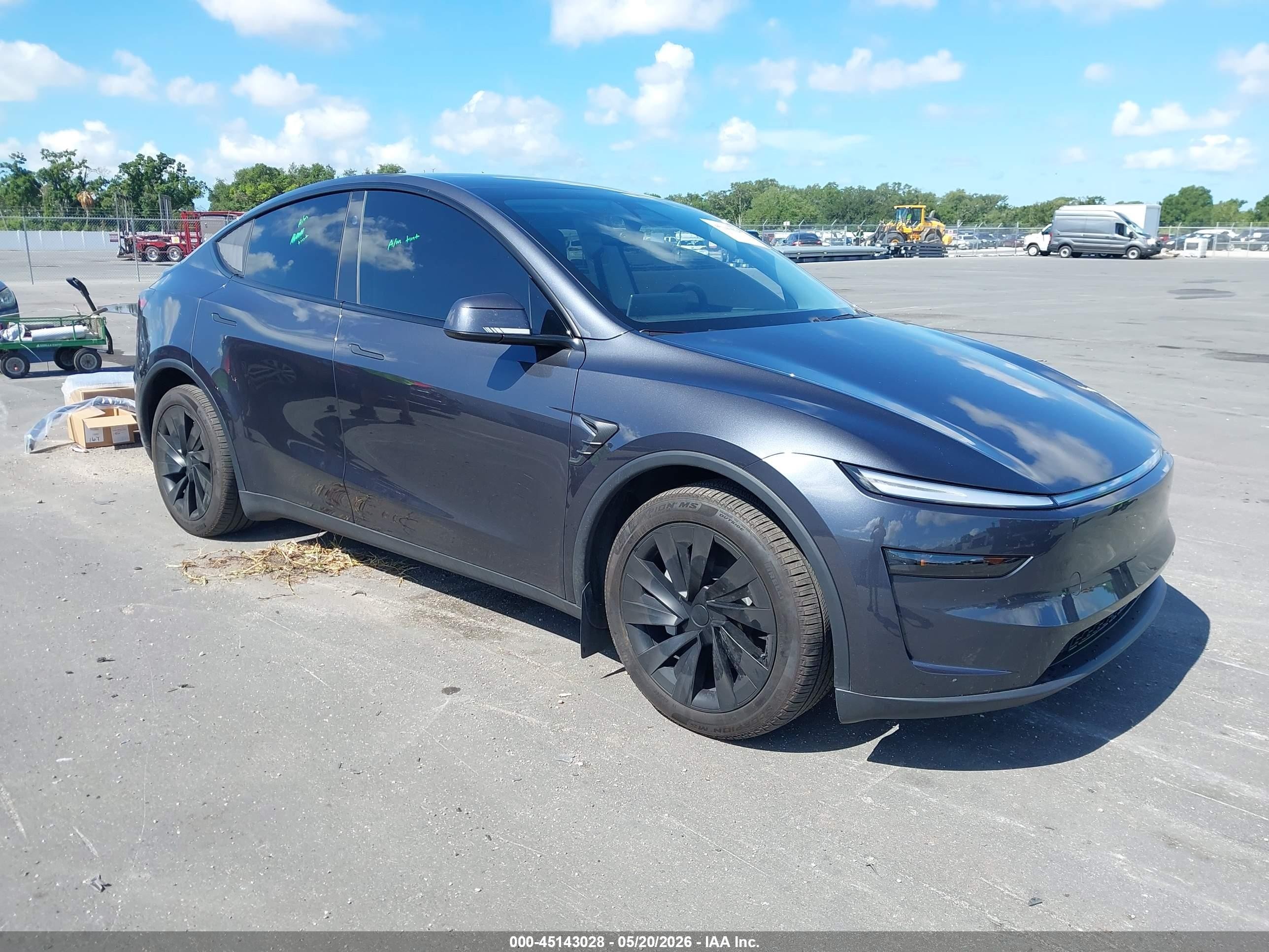 2026 Tesla Model Y All-wheel Drive/long Range Launch Series/premium All-wheel Drive Gray vin: 7SAYGDEE1TA392938