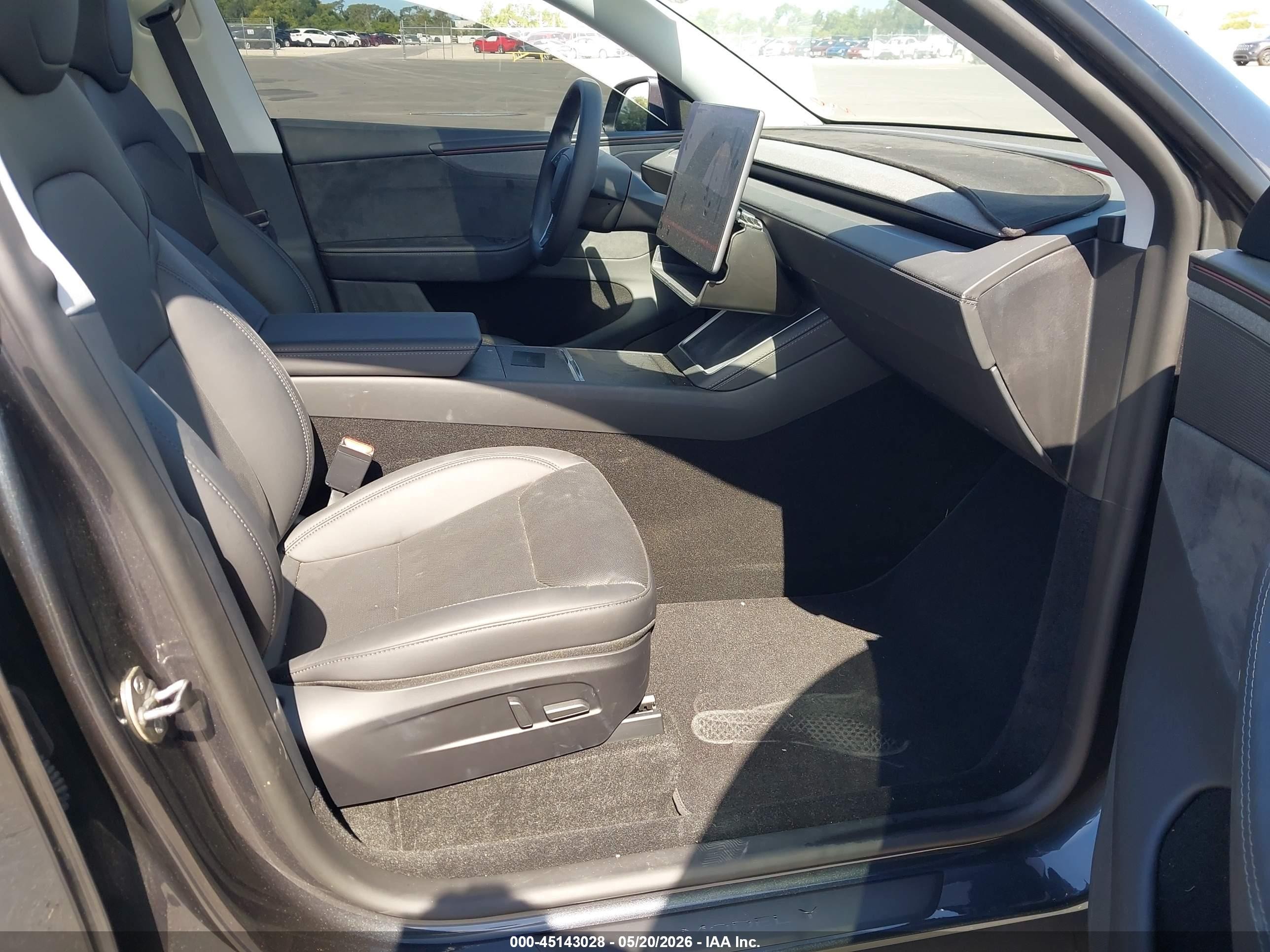 2026 Tesla Model Y All-wheel Drive/long Range Launch Series/premium All-wheel Drive Gray vin: 7SAYGDEE1TA392938