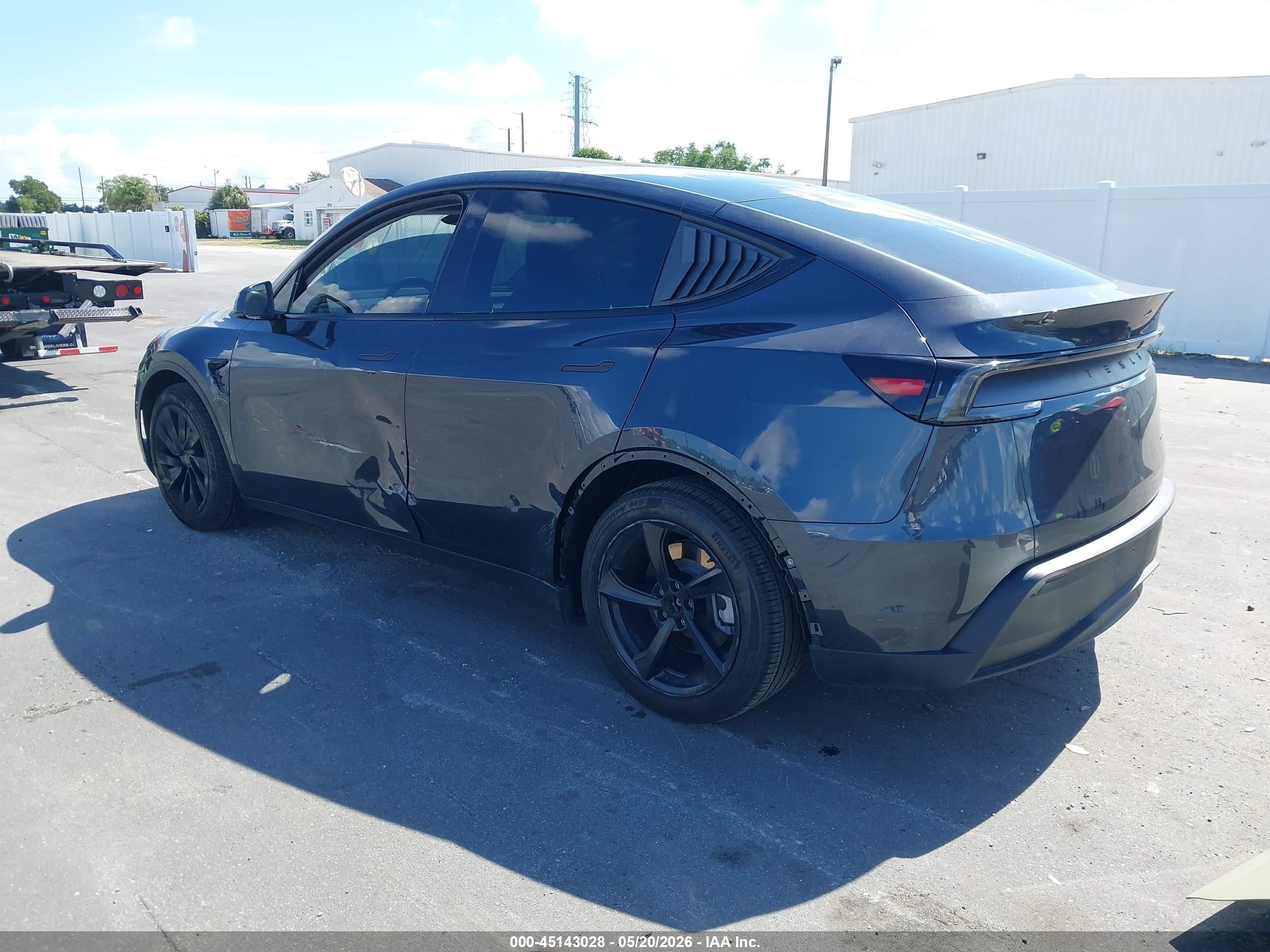 2026 Tesla Model Y All-wheel Drive/long Range Launch Series/premium All-wheel Drive Gray vin: 7SAYGDEE1TA392938