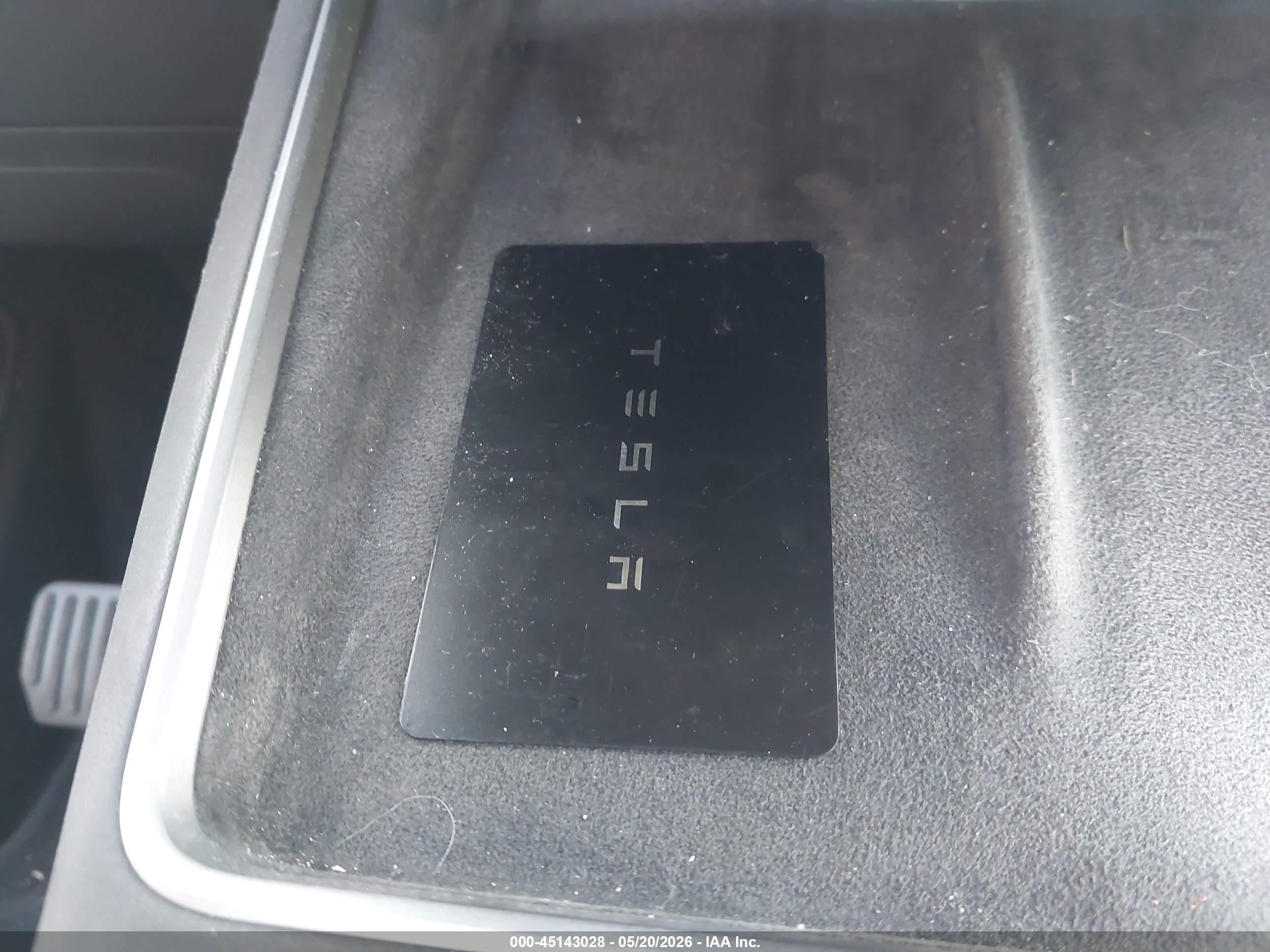 2026 Tesla Model Y All-wheel Drive/long Range Launch Series/premium All-wheel Drive Gray vin: 7SAYGDEE1TA392938