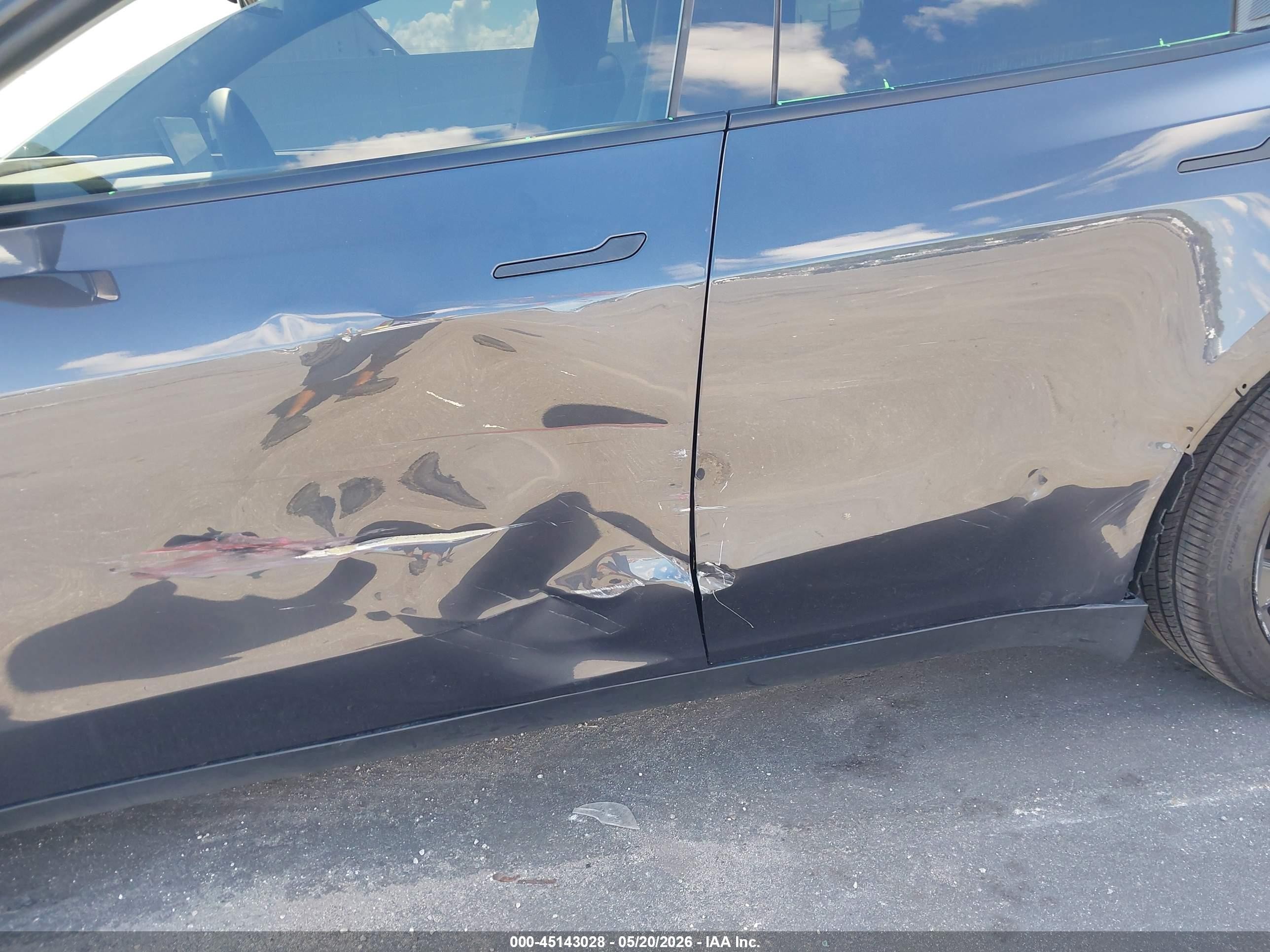 2026 Tesla Model Y All-wheel Drive/long Range Launch Series/premium All-wheel Drive Gray vin: 7SAYGDEE1TA392938