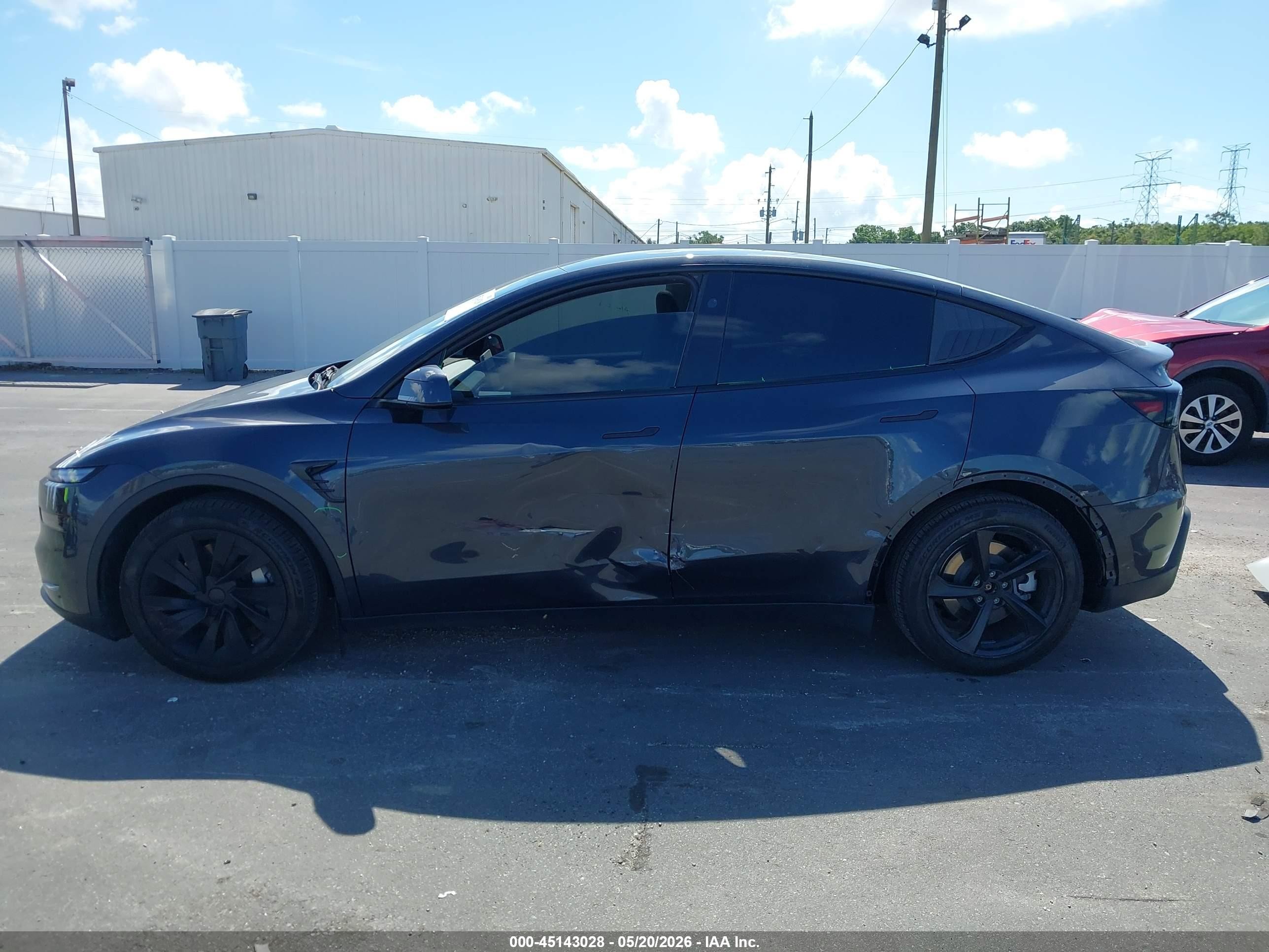 2026 Tesla Model Y All-wheel Drive/long Range Launch Series/premium All-wheel Drive Gray vin: 7SAYGDEE1TA392938