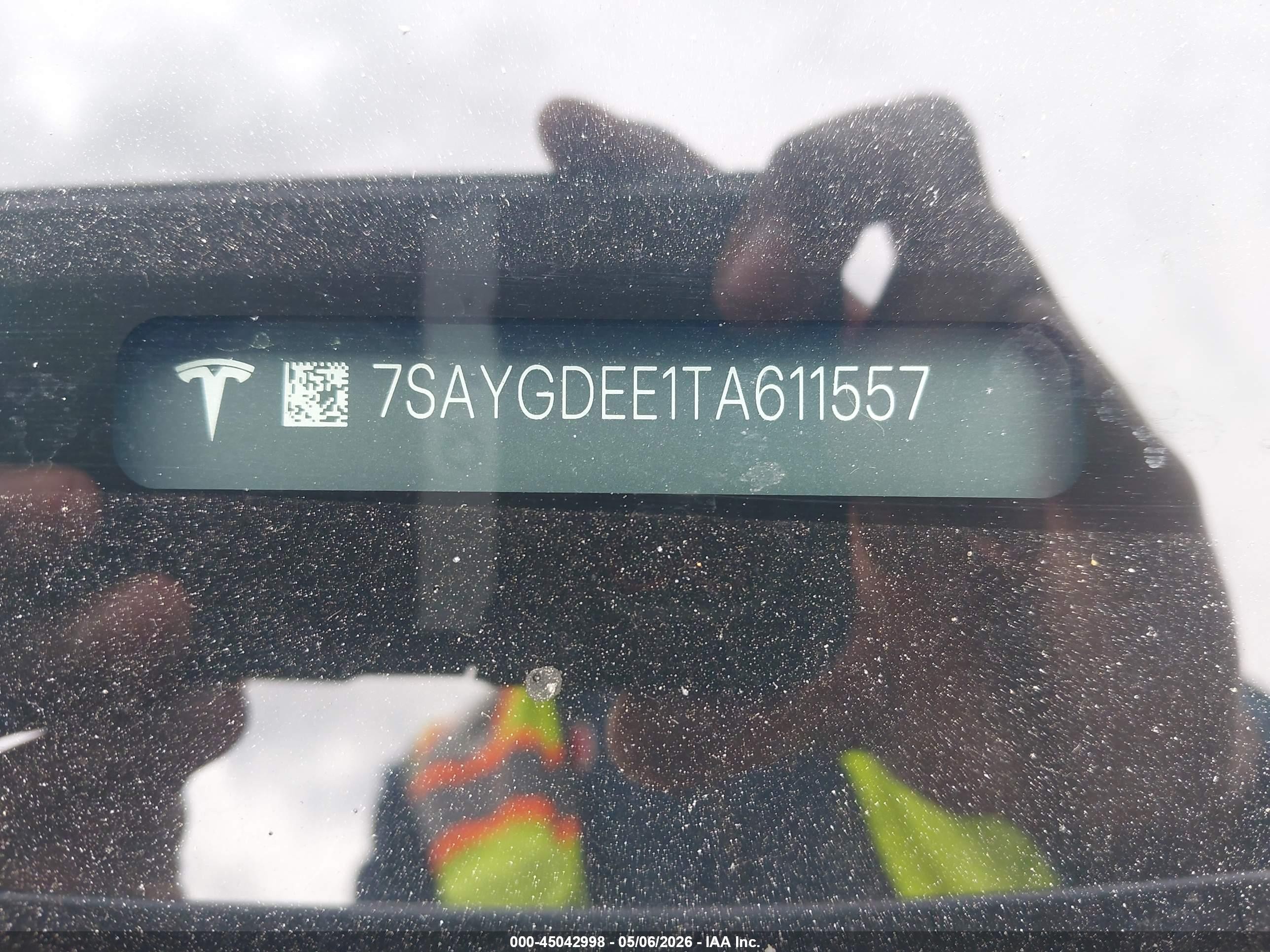 2026 Tesla Model Y All-wheel Drive/long Range Launch Series/premium All-wheel Drive Gray vin: 7SAYGDEE1TA611557