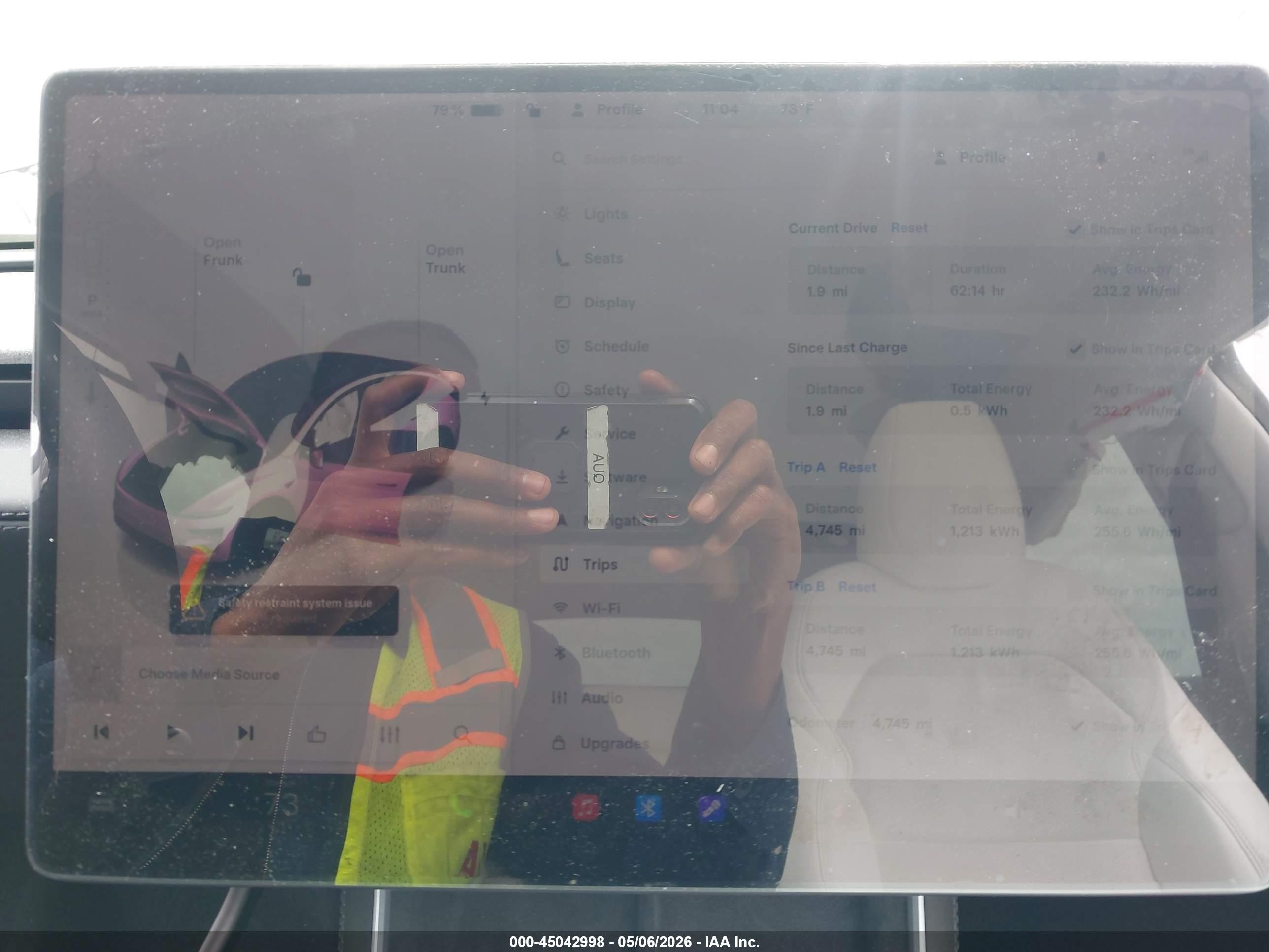 2026 Tesla Model Y All-wheel Drive/long Range Launch Series/premium All-wheel Drive Gray vin: 7SAYGDEE1TA611557