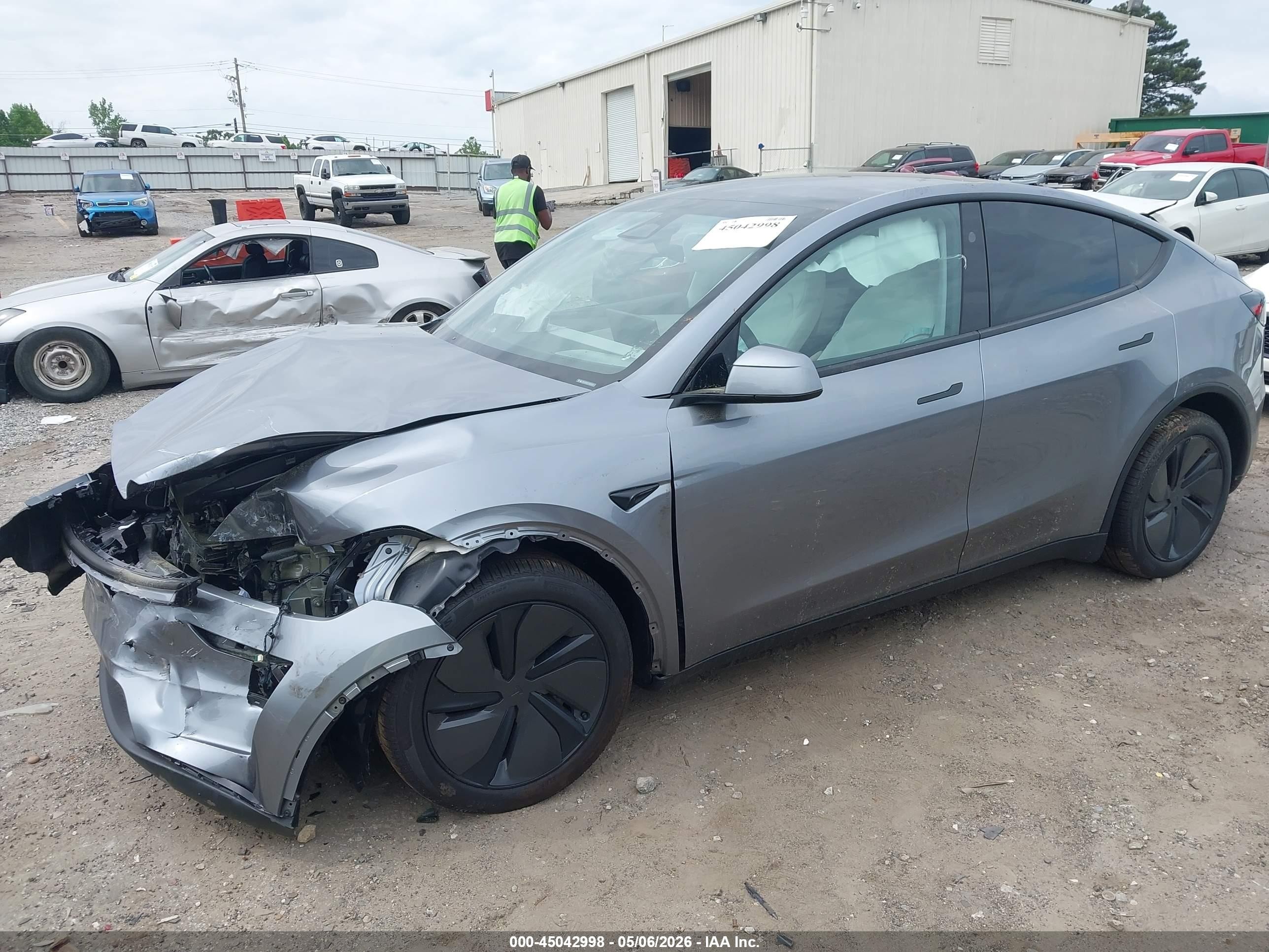 2026 Tesla Model Y All-wheel Drive/long Range Launch Series/premium All-wheel Drive Gray vin: 7SAYGDEE1TA611557