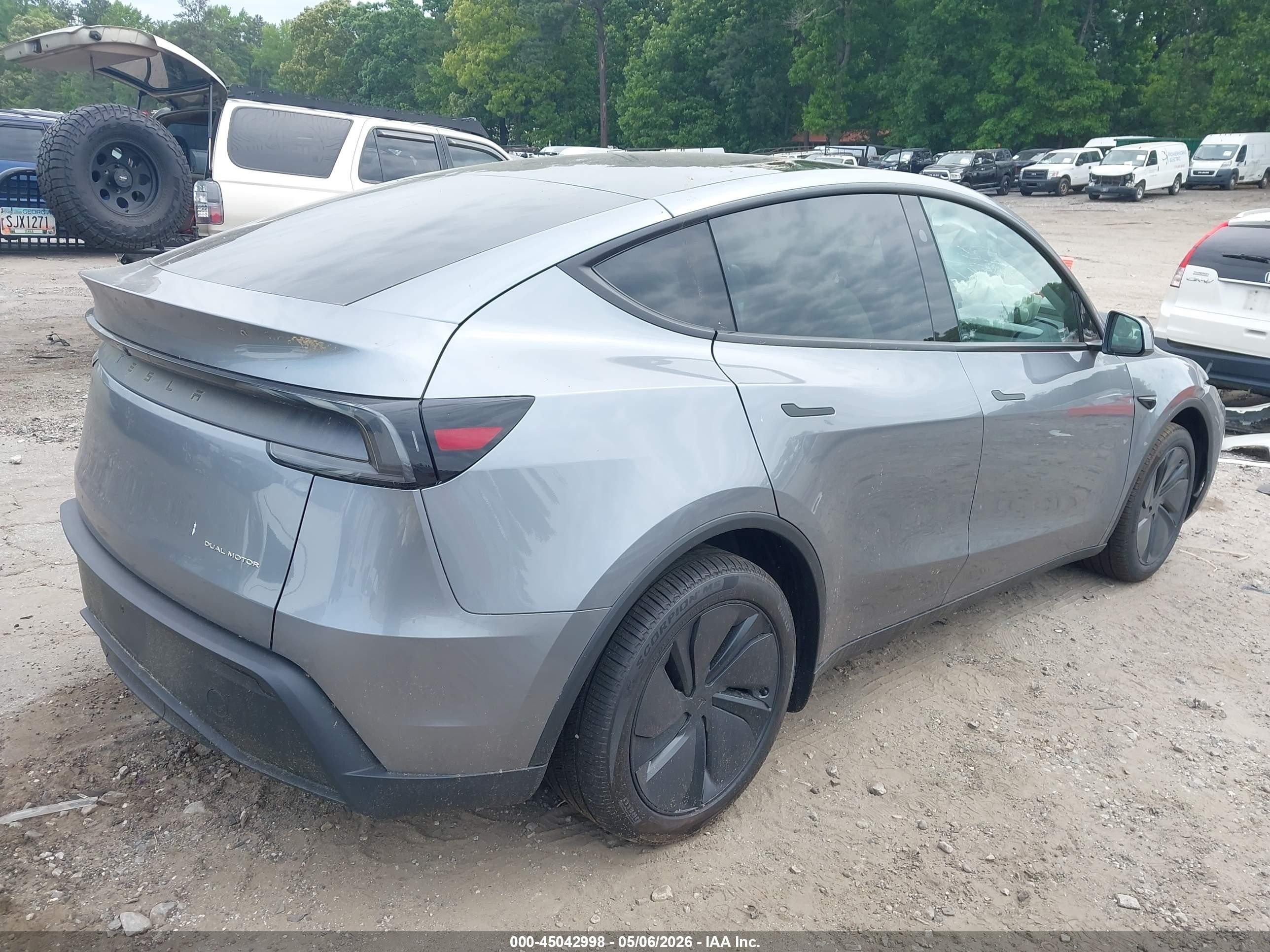 2026 Tesla Model Y All-wheel Drive/long Range Launch Series/premium All-wheel Drive Gray vin: 7SAYGDEE1TA611557