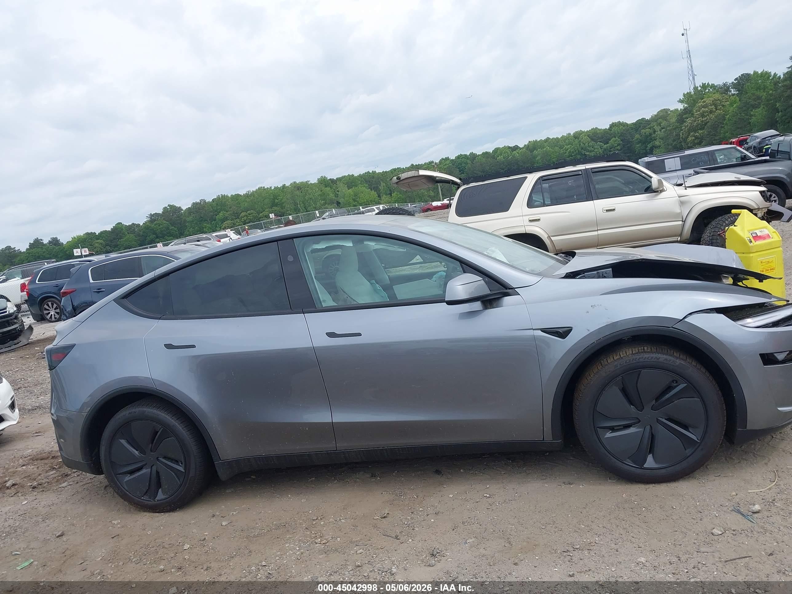 2026 Tesla Model Y All-wheel Drive/long Range Launch Series/premium All-wheel Drive Gray vin: 7SAYGDEE1TA611557