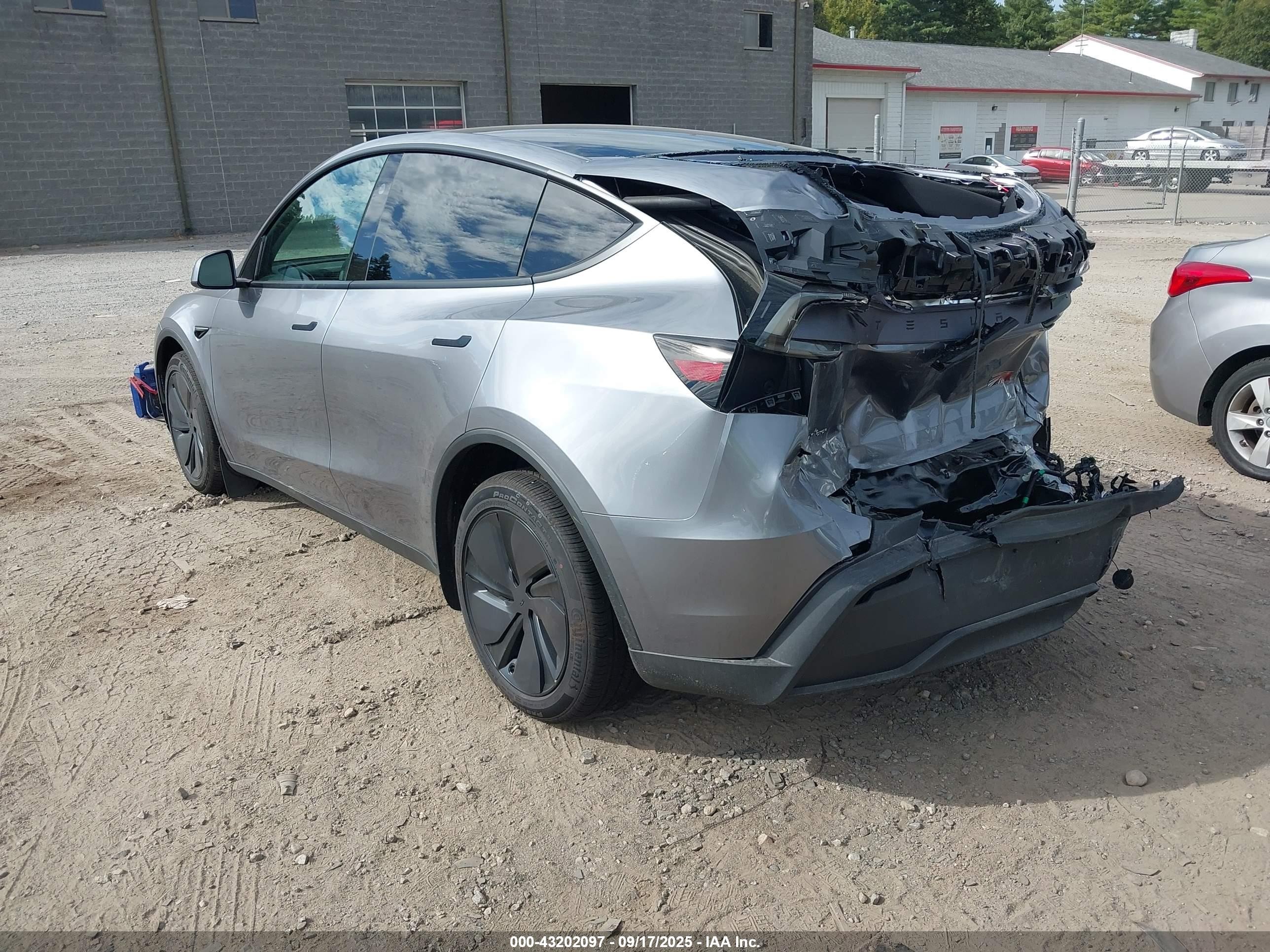 2026 Tesla Model Y   Серый vin: 7SAYGDEE1TF326764