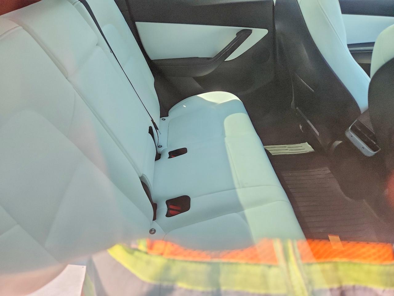 2022 Tesla Model Y Gray vin: 7SAYGDEE2NF368234