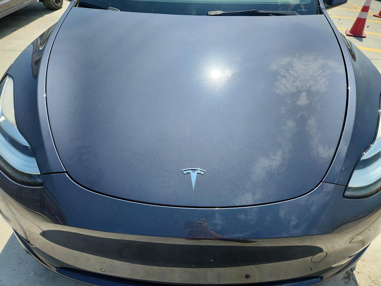 2022 Tesla Model Y Gray vin: 7SAYGDEE2NF368234