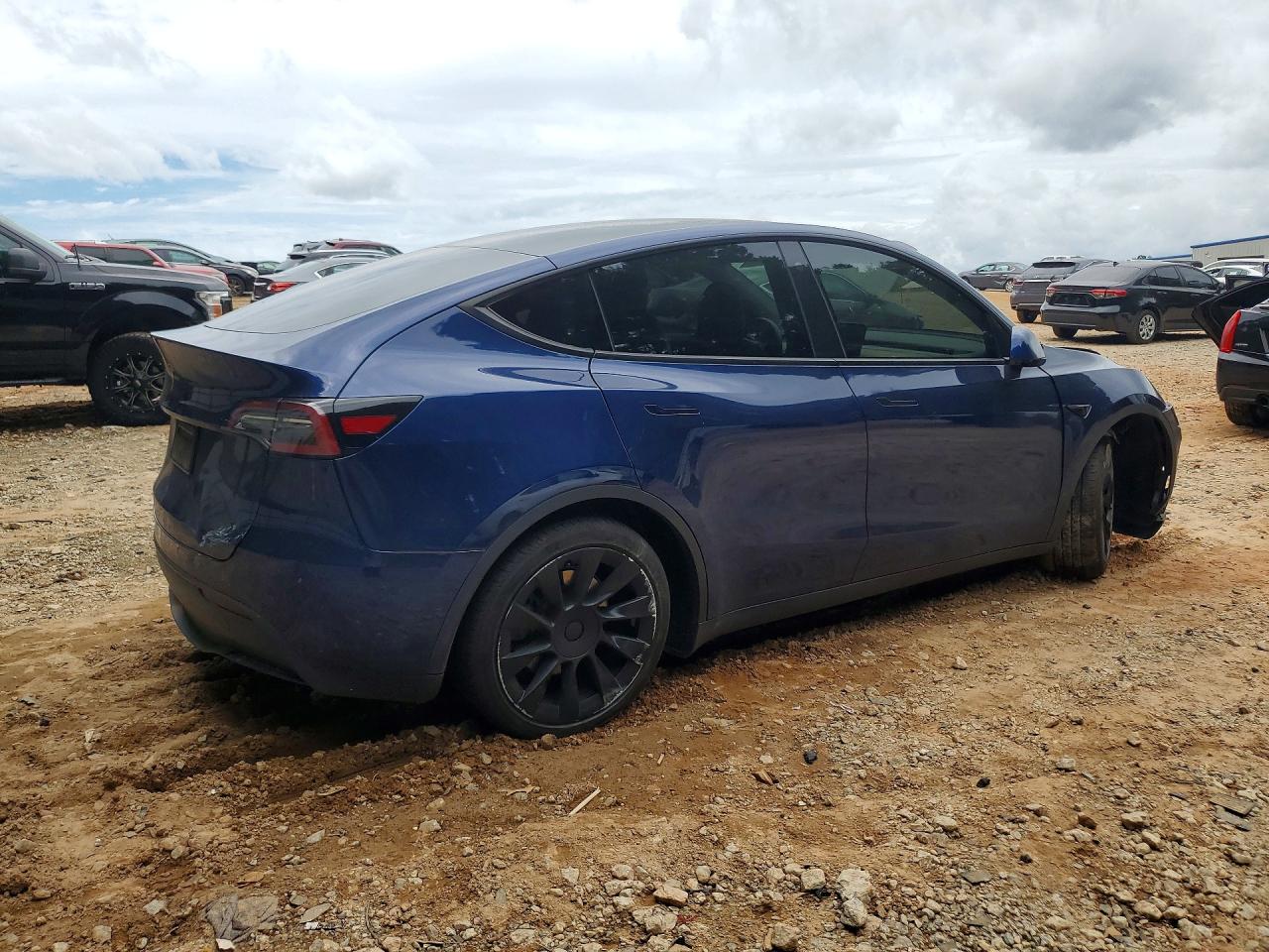 2022 Tesla Model Y Blue vin: 7SAYGDEE2NF423801