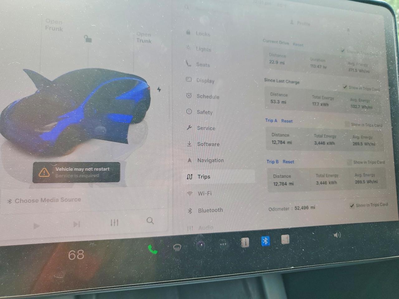 2022 Tesla Model Y Blue vin: 7SAYGDEE2NF423801
