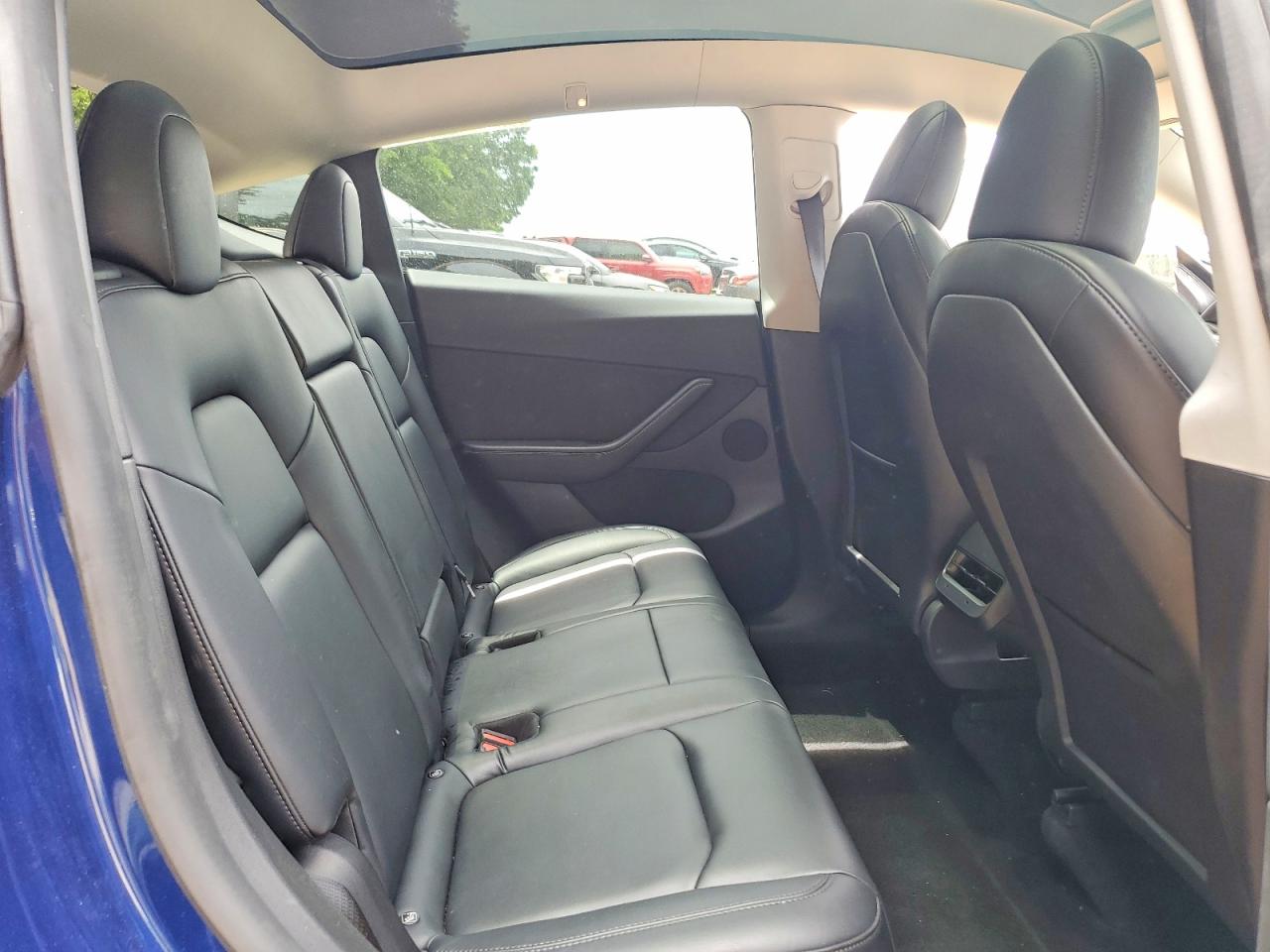 2022 Tesla Model Y Blue vin: 7SAYGDEE2NF423801