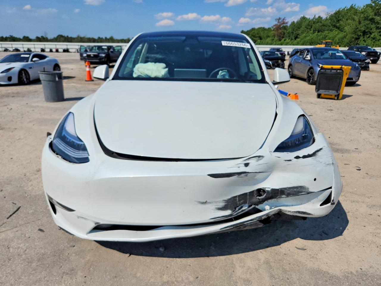 2022 Tesla Model Y White vin: 7SAYGDEE2NF463604