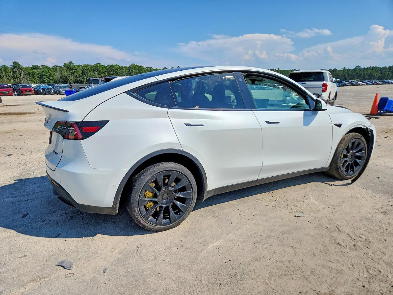 2022 Tesla Model Y White vin: 7SAYGDEE2NF463604