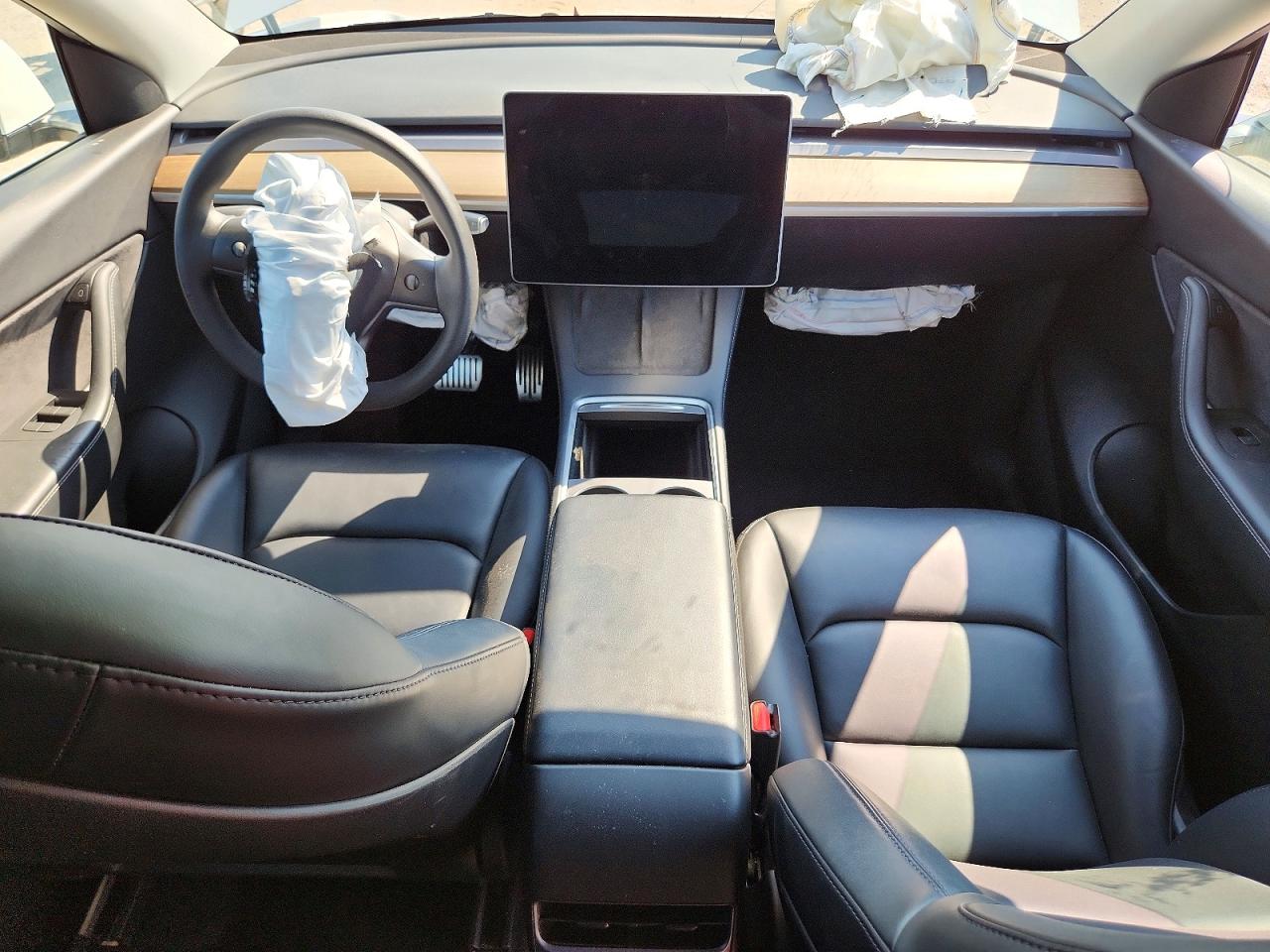 2022 Tesla Model Y White vin: 7SAYGDEE2NF463604