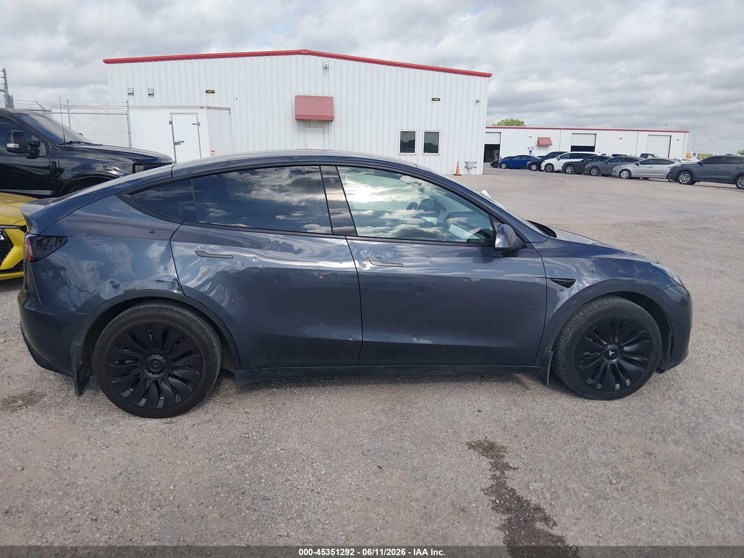 2023 Tesla Model Y Awd/long Range Dual Motor All-wheel Drive Gray vin: 7SAYGDEE2PF617330