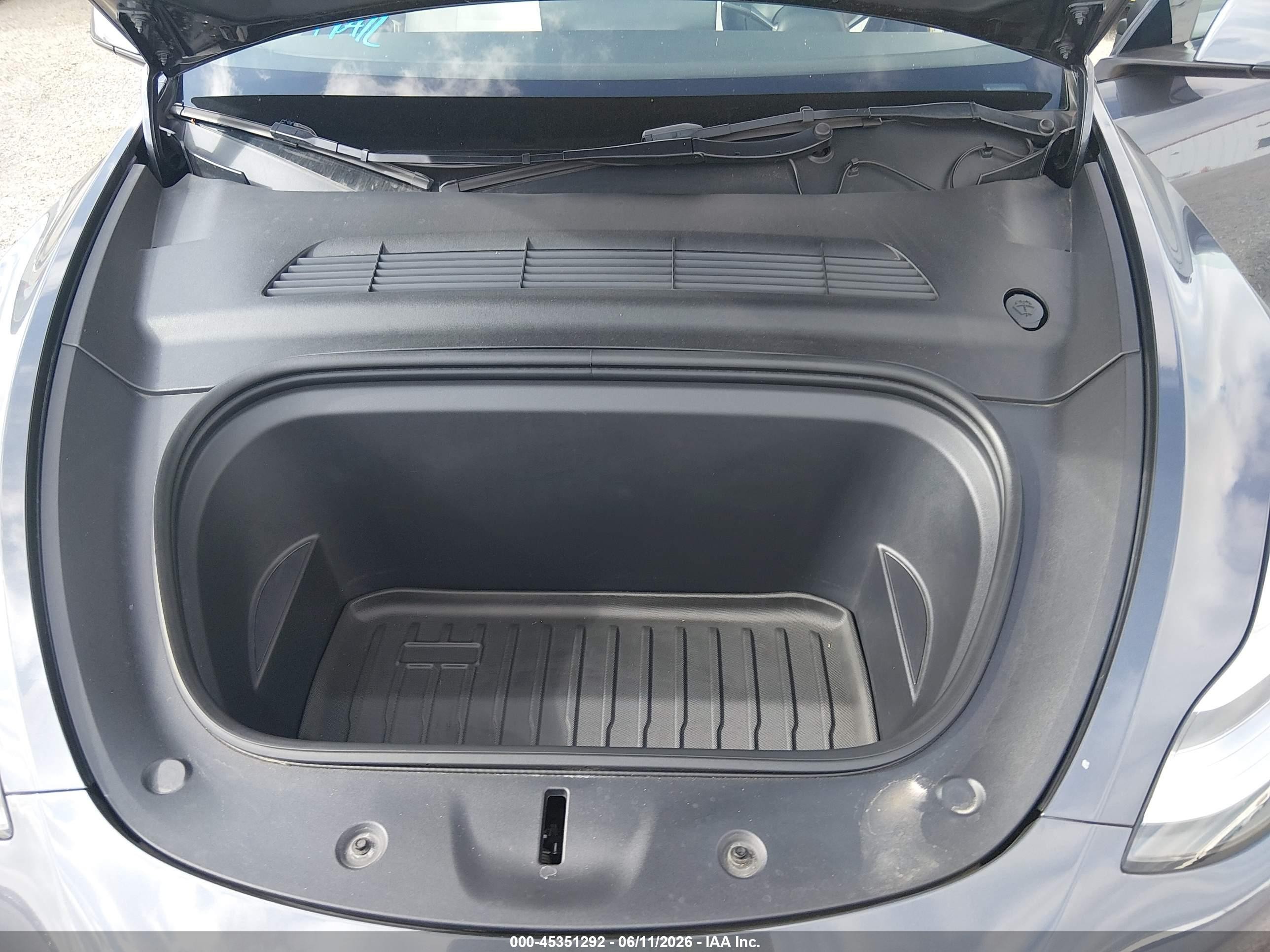 2023 Tesla Model Y Awd/long Range Dual Motor All-wheel Drive Gray vin: 7SAYGDEE2PF617330