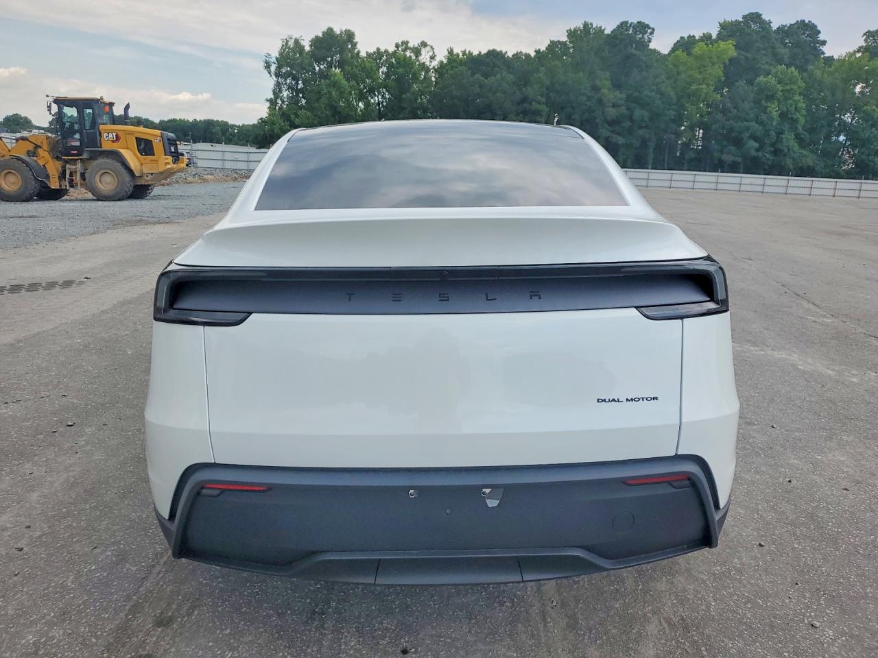 2026 Tesla Model Y White vin: 7SAYGDEE2TA714969
