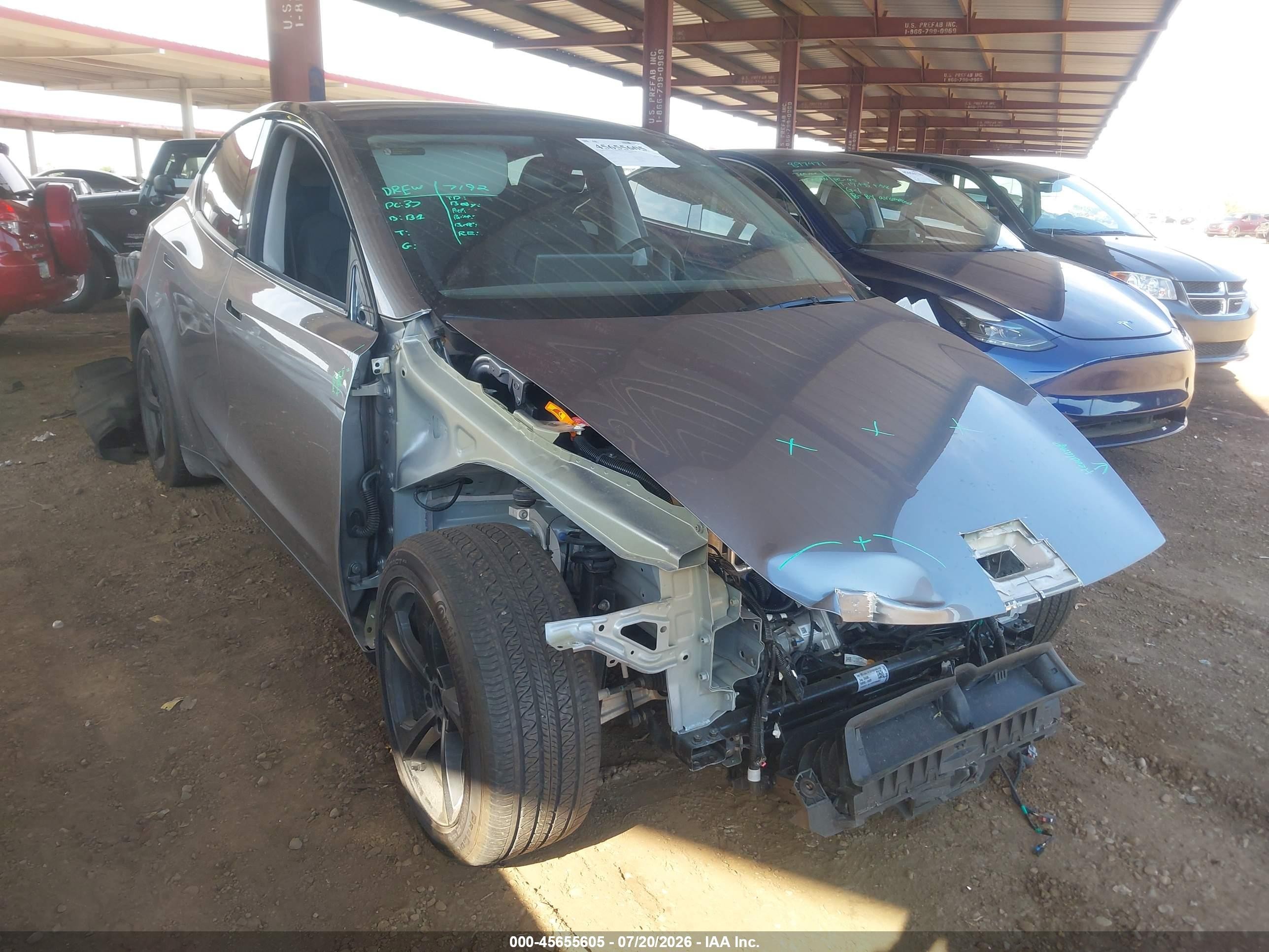 2026 Tesla Model Y All-wheel Drive/long Range Launch Series/premium All-wheel Drive Silver vin: 7SAYGDEE2TF404856