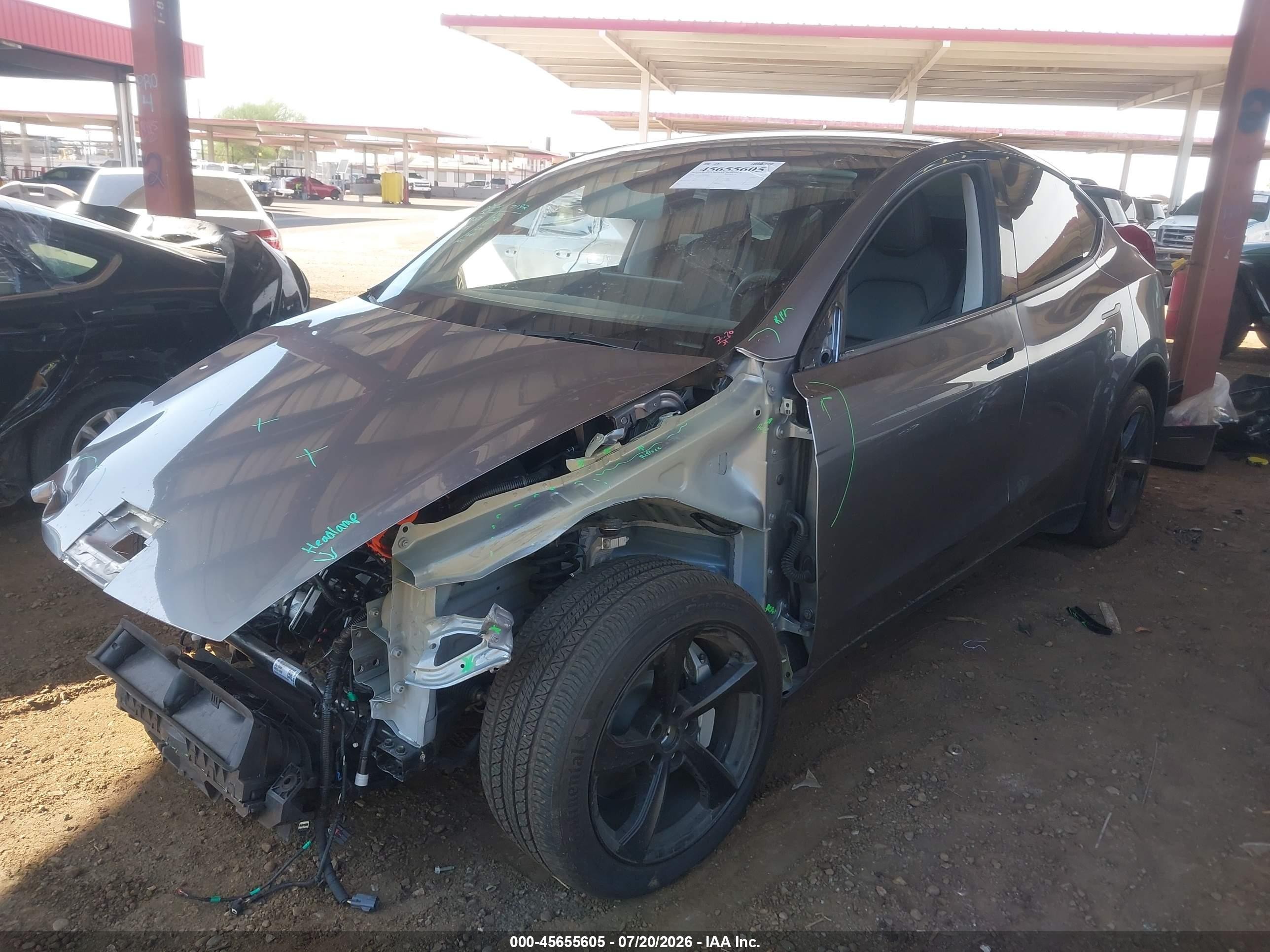 2026 Tesla Model Y All-wheel Drive/long Range Launch Series/premium All-wheel Drive Silver vin: 7SAYGDEE2TF404856