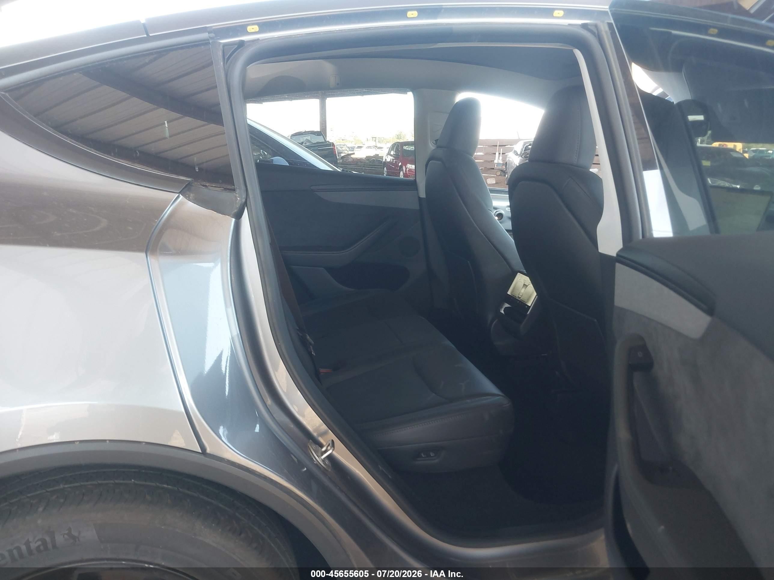 2026 Tesla Model Y All-wheel Drive/long Range Launch Series/premium All-wheel Drive Silver vin: 7SAYGDEE2TF404856