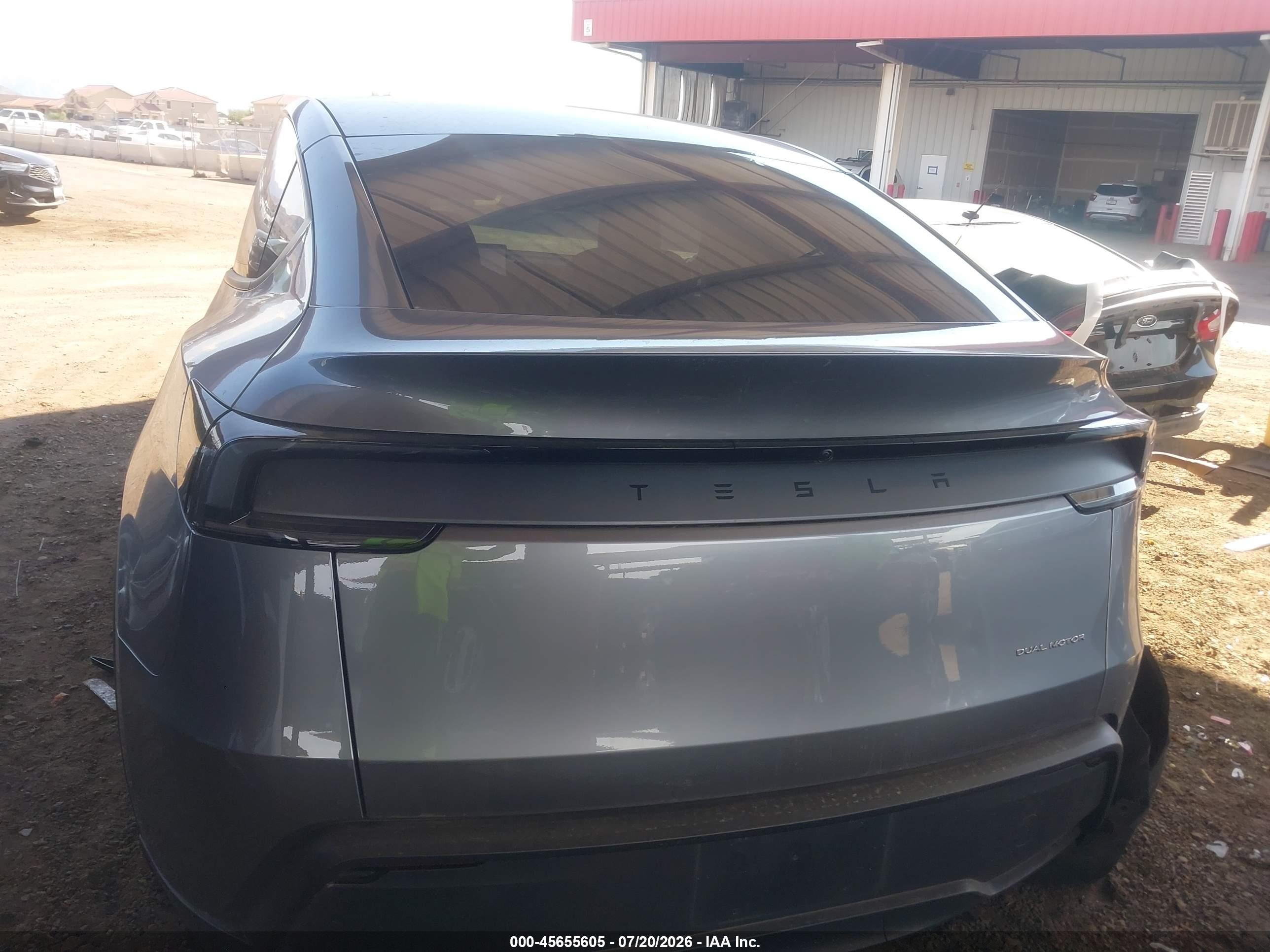 2026 Tesla Model Y All-wheel Drive/long Range Launch Series/premium All-wheel Drive Silver vin: 7SAYGDEE2TF404856