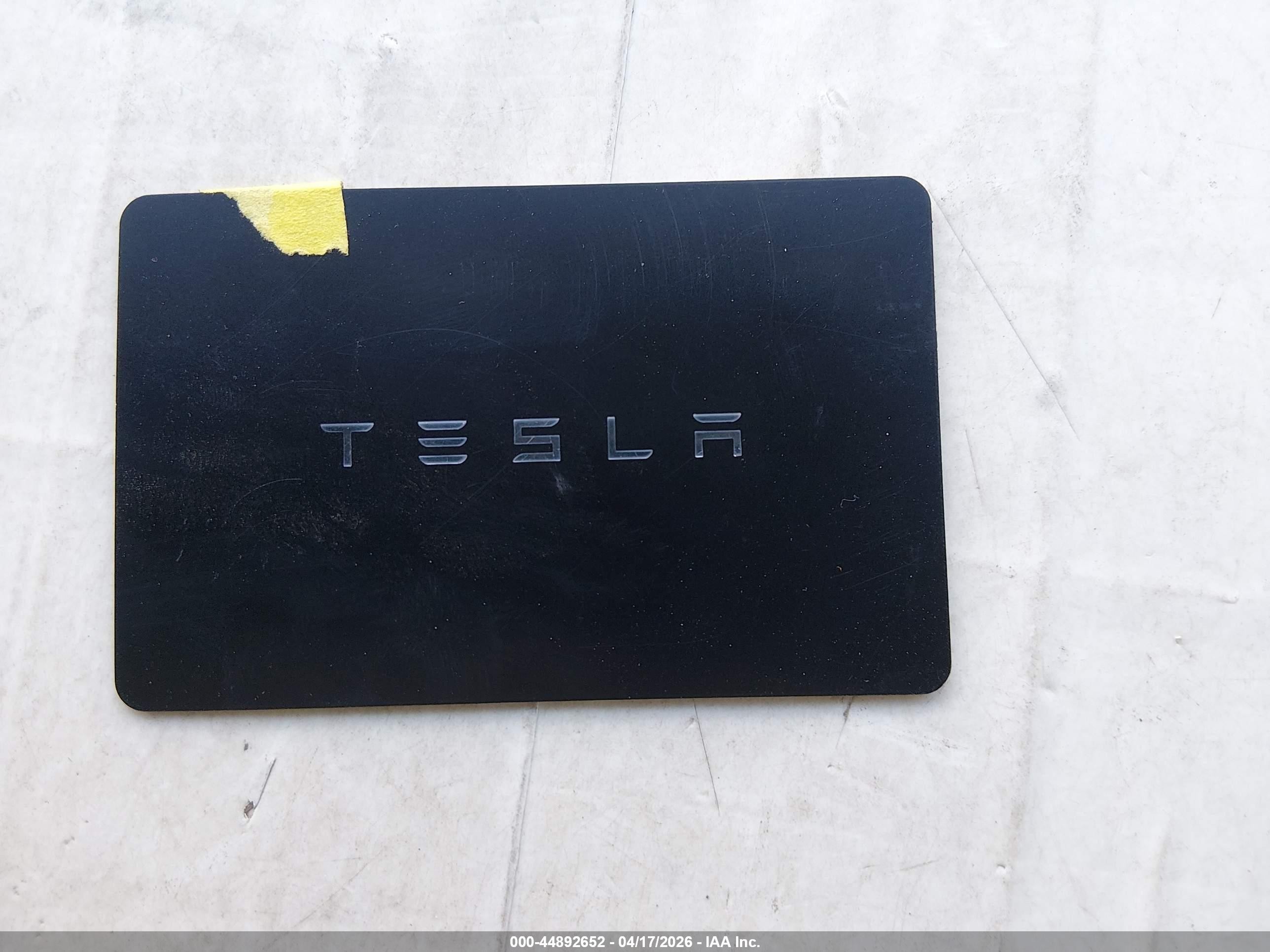 2026 Tesla Model Y All-wheel Drive/long Range Launch Series/premium All-wheel Drive Белый vin: 7SAYGDEE2TF562212