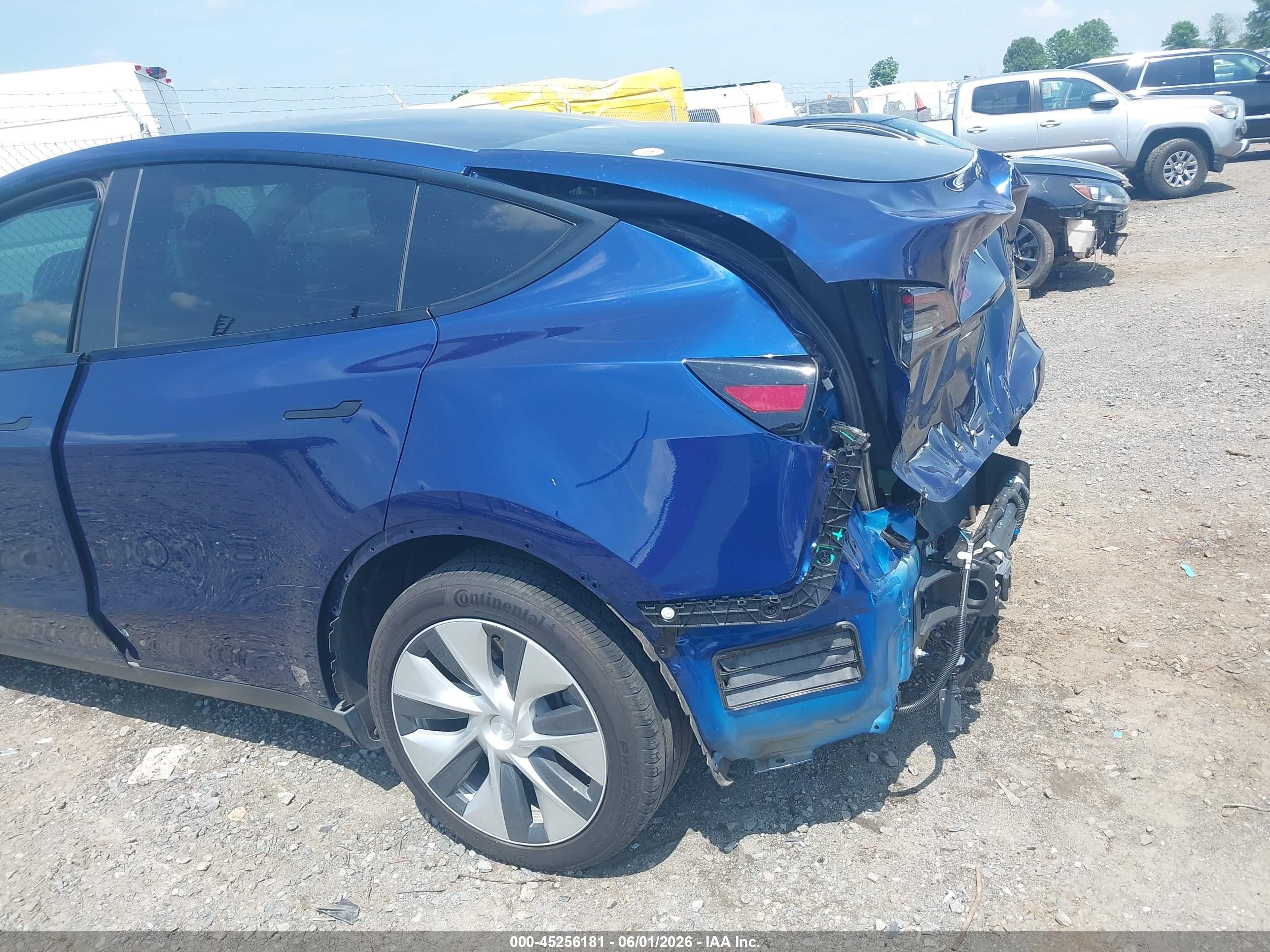 2023 Tesla Model Y Awd/long Range Dual Motor All-wheel Drive Blue vin: 7SAYGDEE3PF806763