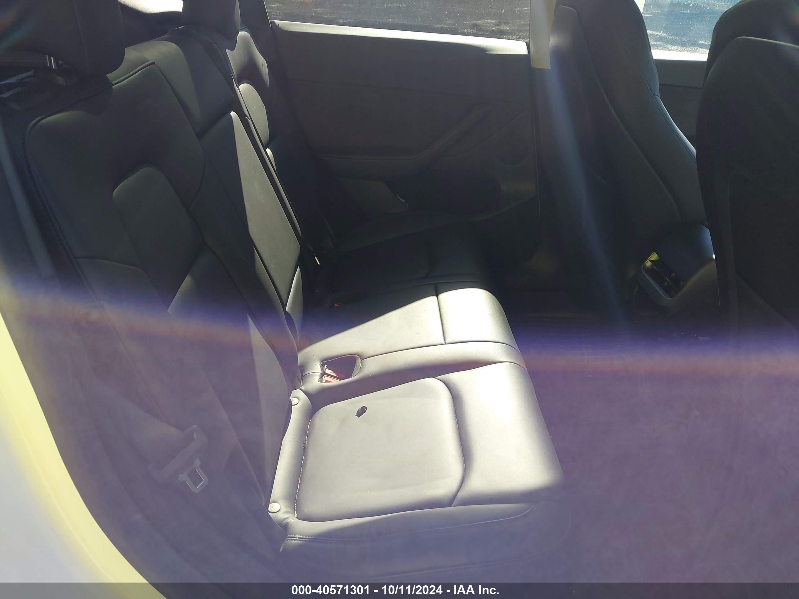 2024 Tesla Model Y Long Range Dual Motor All-wheel Drive Белый vin: 7SAYGDEE3RF007794