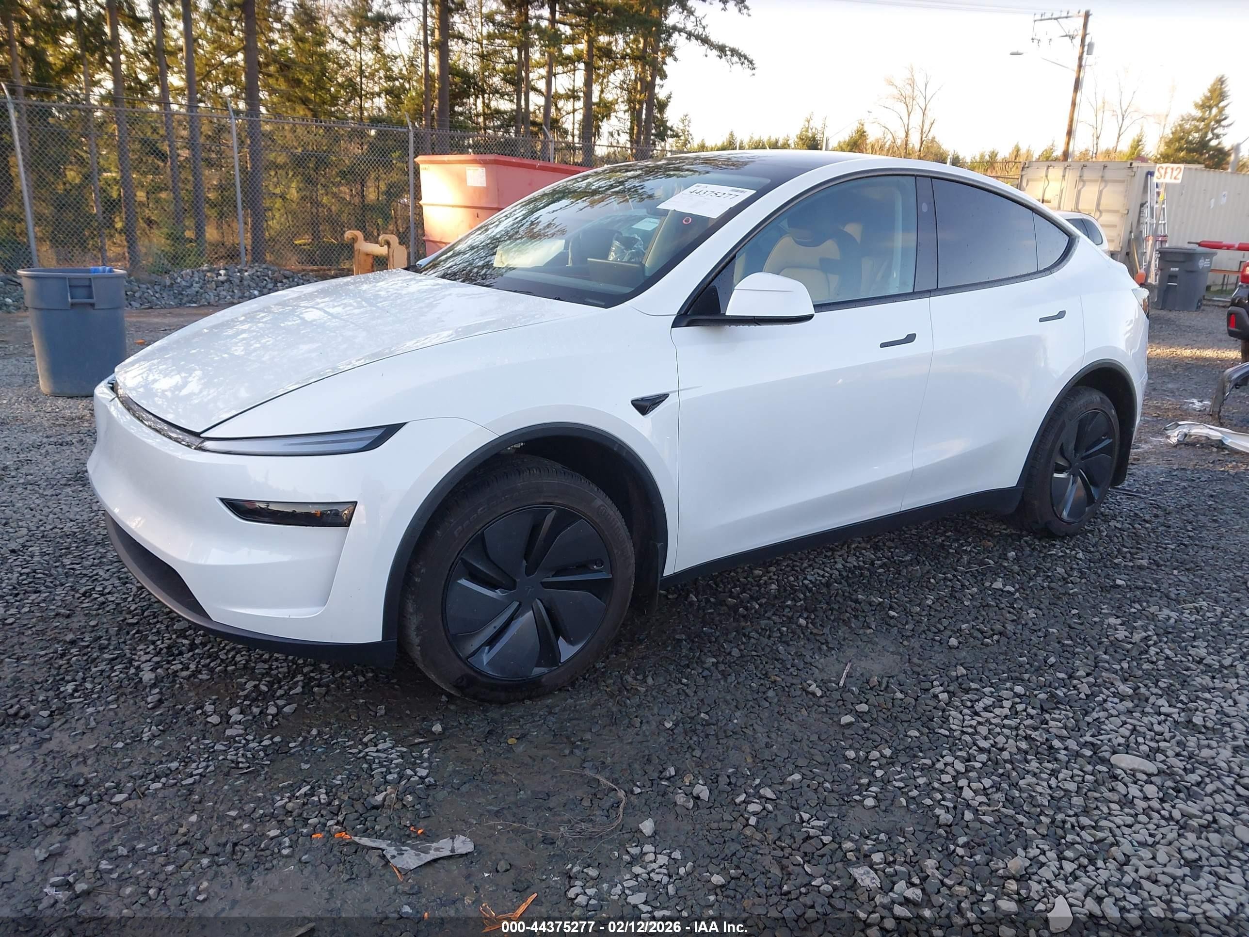 2026 Tesla Model Y Long Range Launch Series/premium All-wheel Drive Белый vin: 7SAYGDEE3TF421889