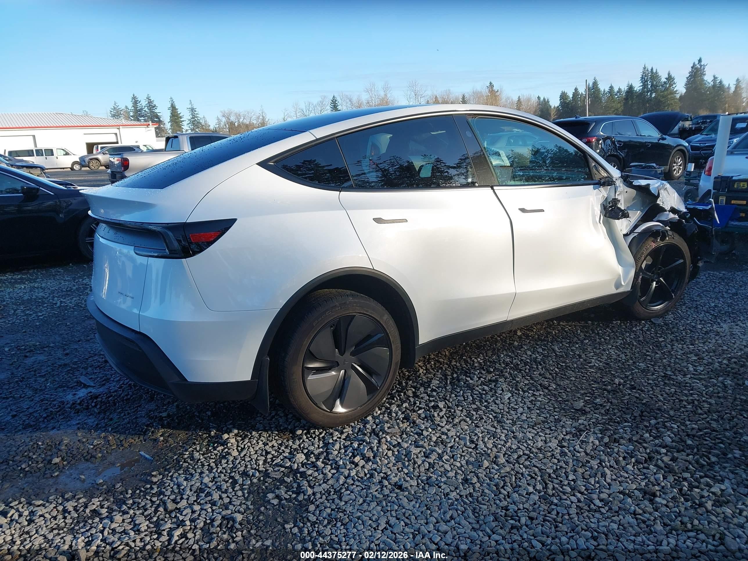 2026 Tesla Model Y Long Range Launch Series/premium All-wheel Drive Белый vin: 7SAYGDEE3TF421889