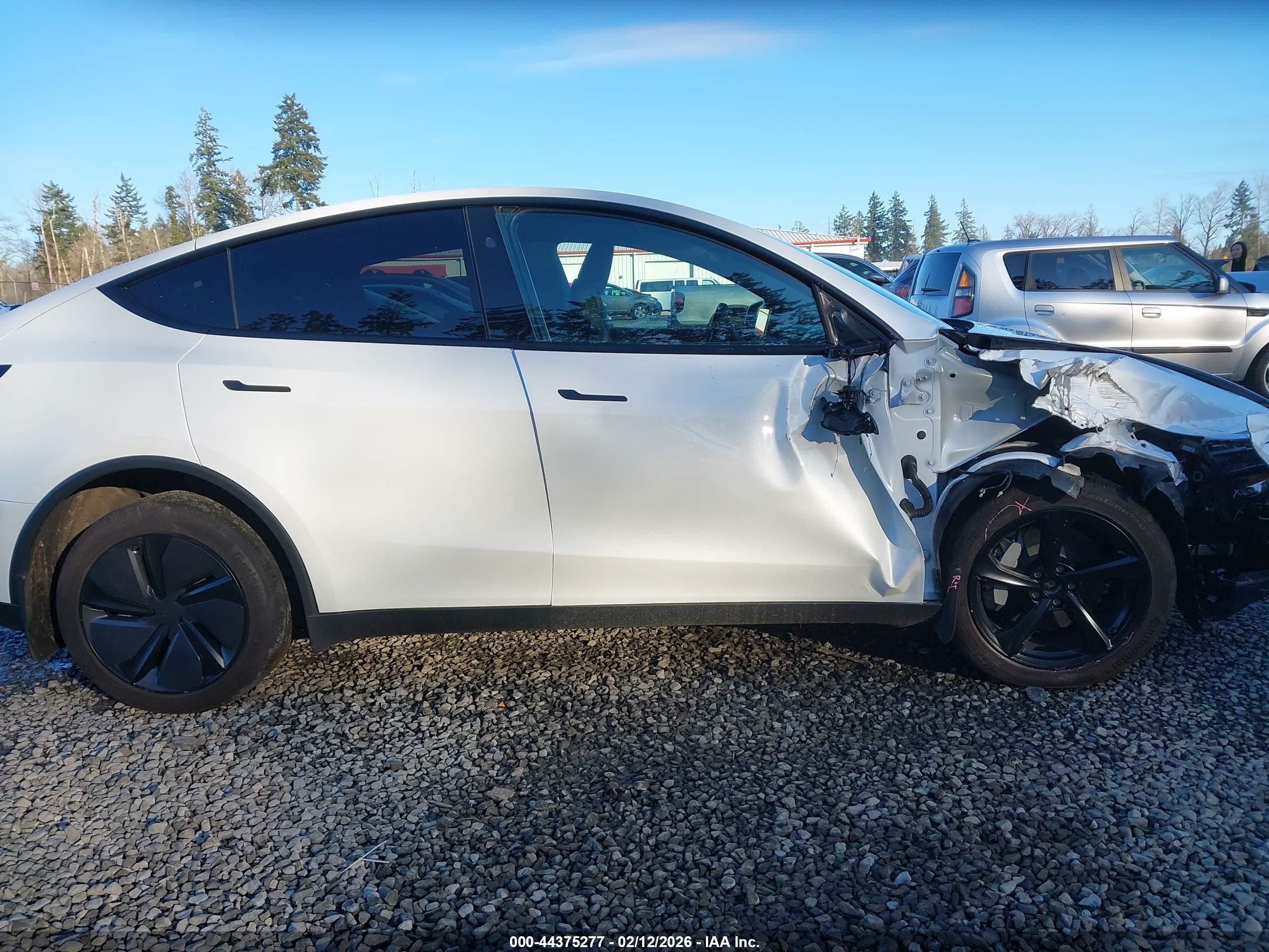 2026 Tesla Model Y Long Range Launch Series/premium All-wheel Drive Белый vin: 7SAYGDEE3TF421889