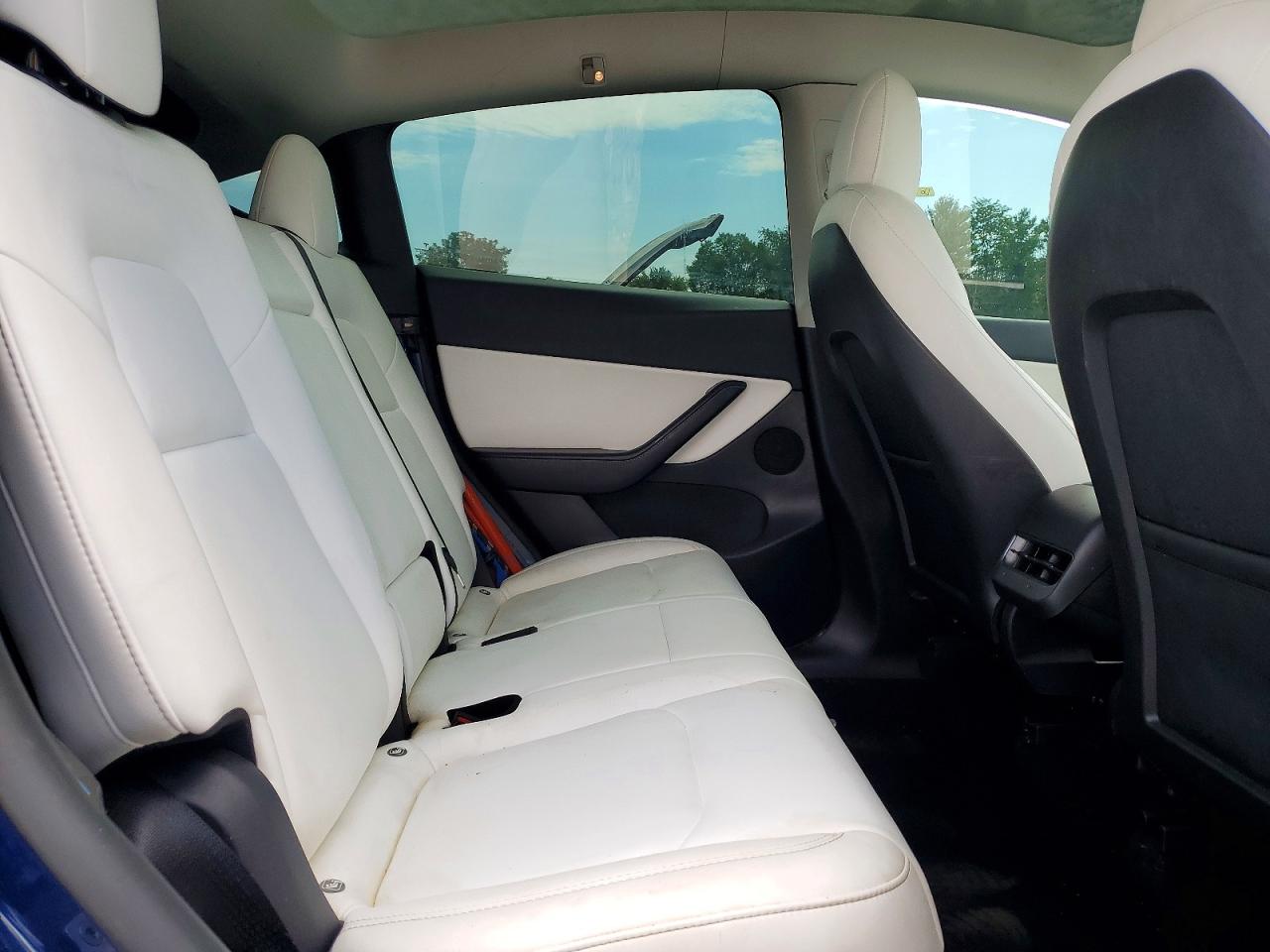 2022 Tesla Model Y Blue vin: 7SAYGDEE4NF458310