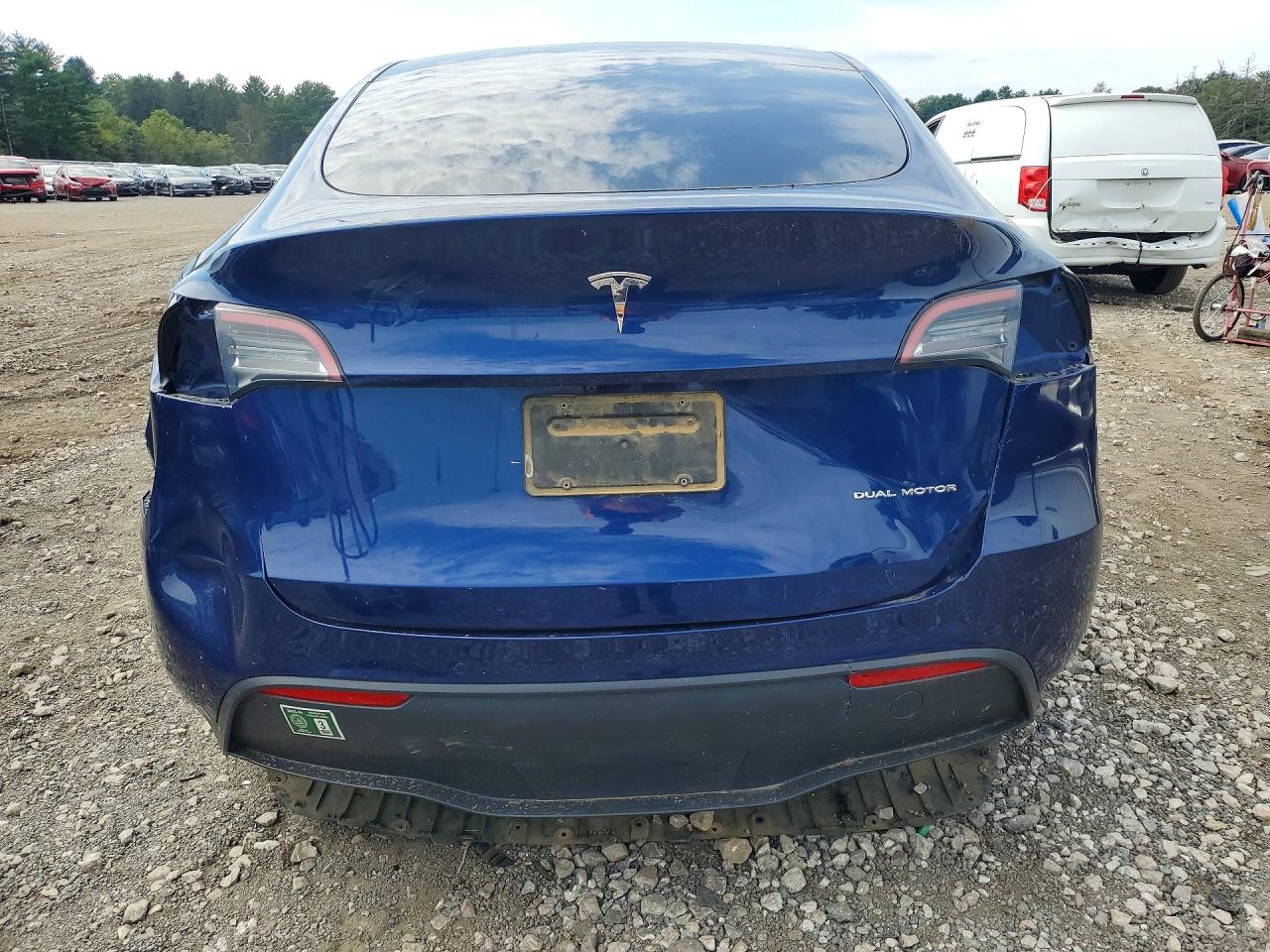 2022 Tesla Model Y Blue vin: 7SAYGDEE4NF458310