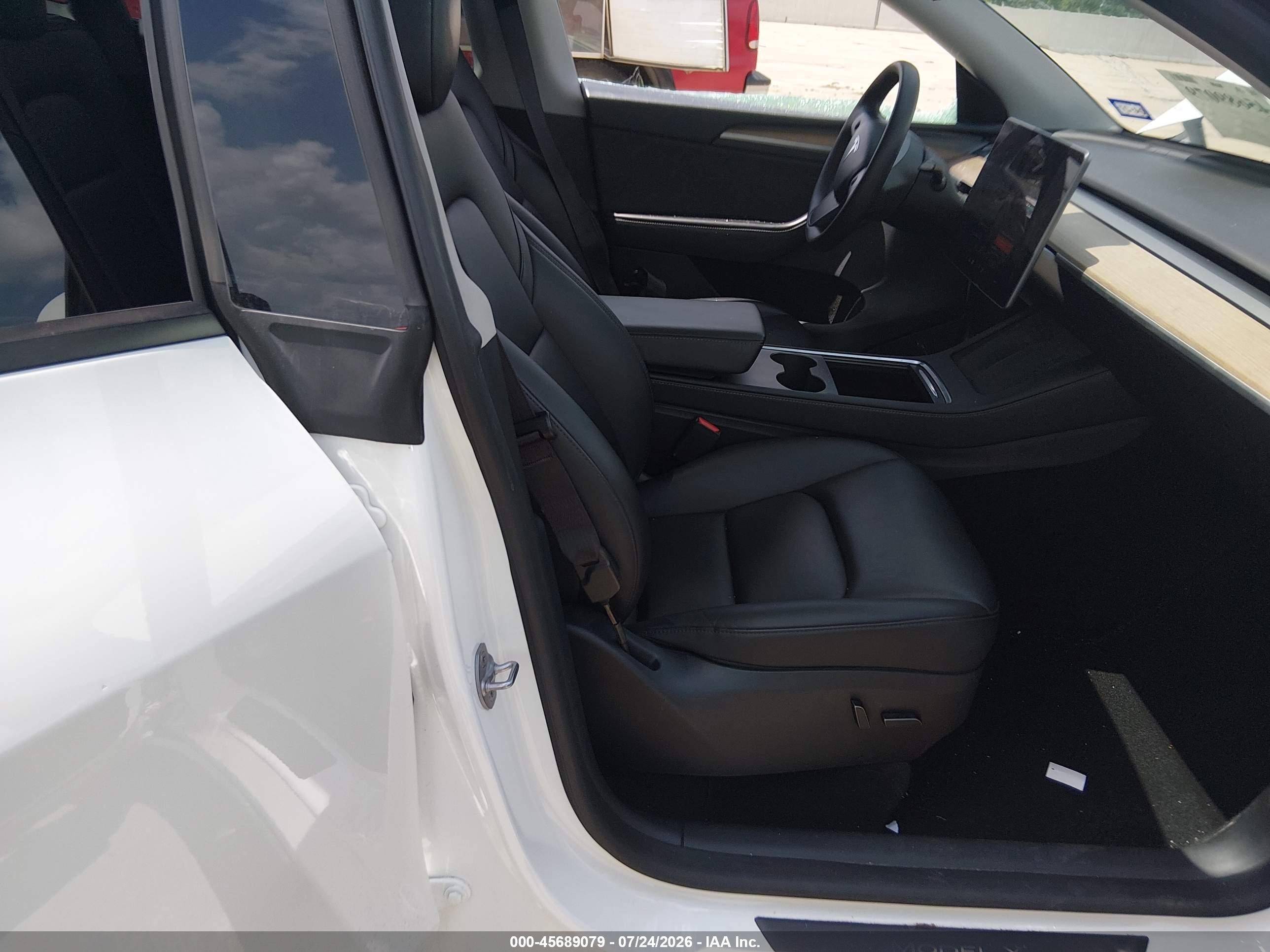 2023 Tesla Model Y Awd/long Range Dual Motor All-wheel Drive Белый vin: 7SAYGDEE4PA119532